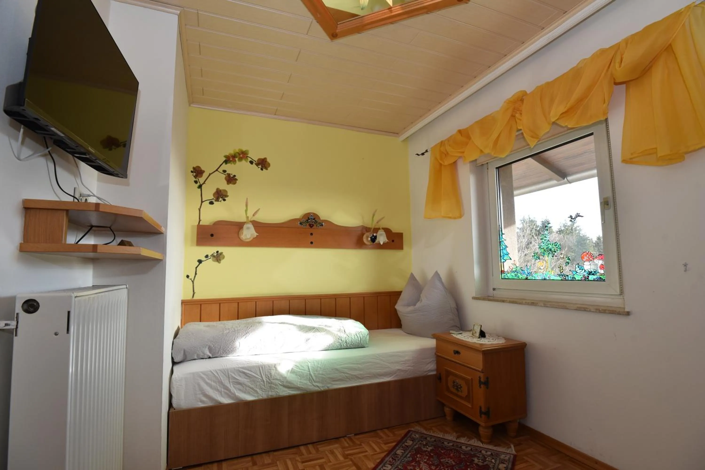 TV and multimedia, Bed in PM-APART Ries Rosina