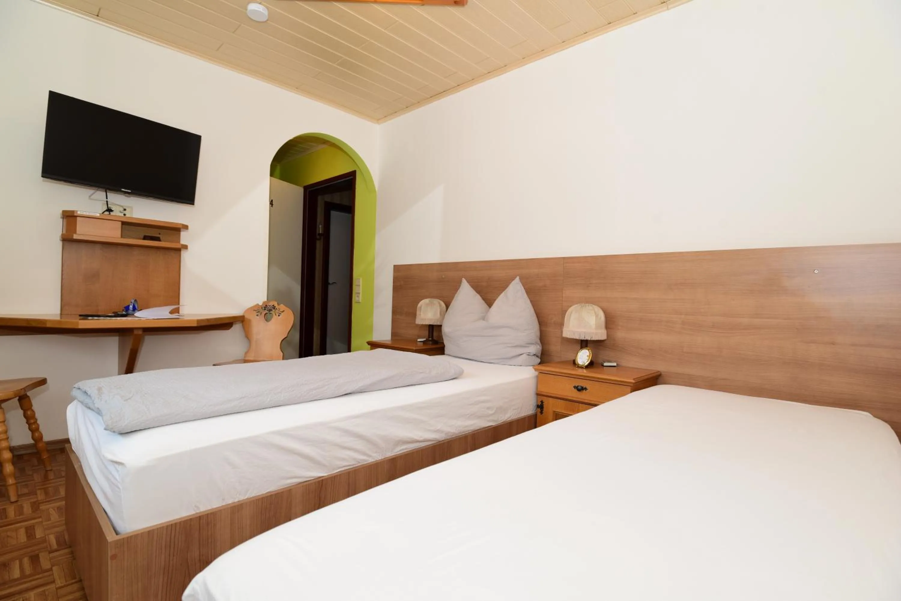 Photo of the whole room, Bed in PM-APART Ries Rosina