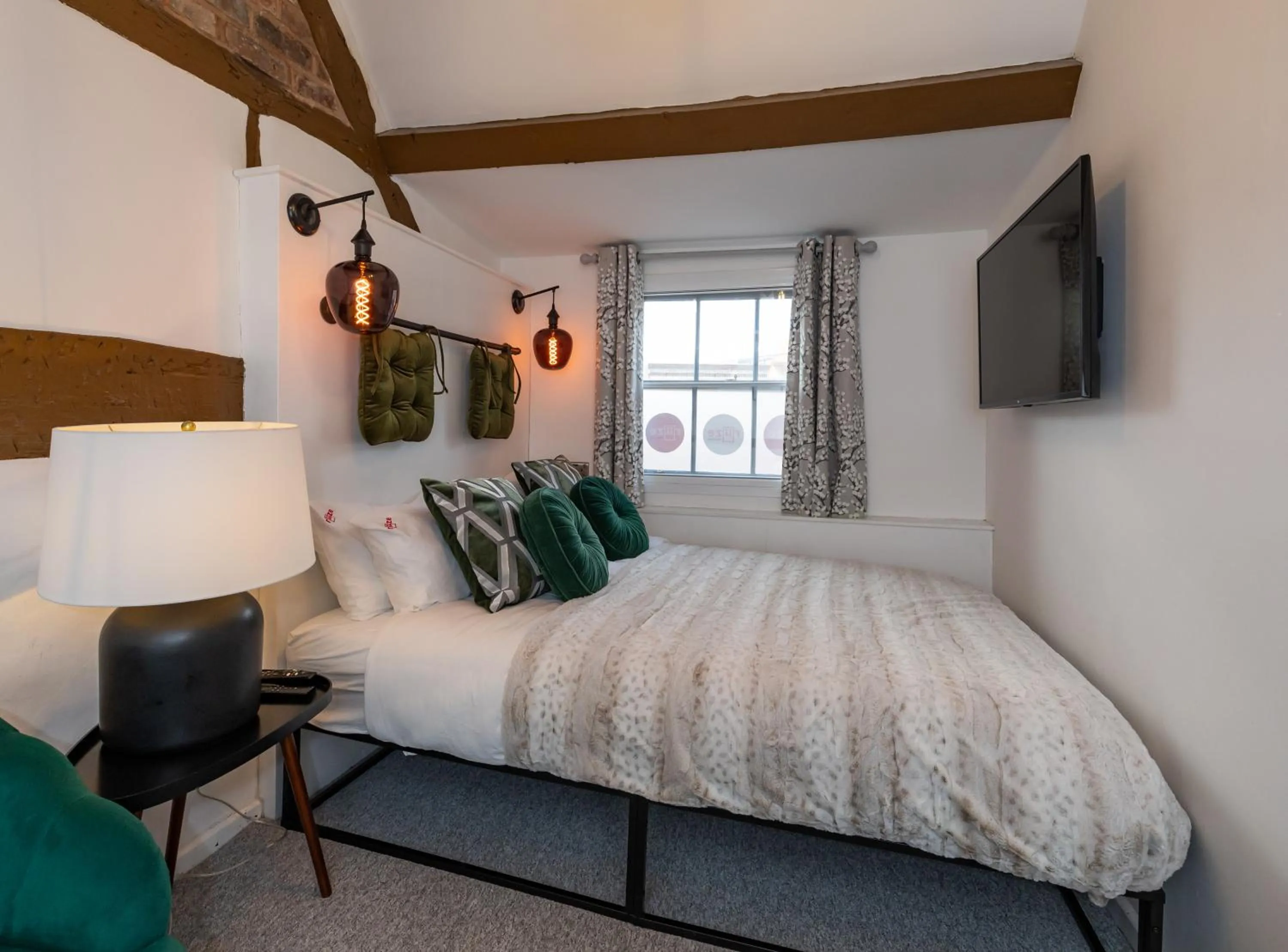 Bed in Riize Boutique Hotel Worcester Self Check-in City Centre