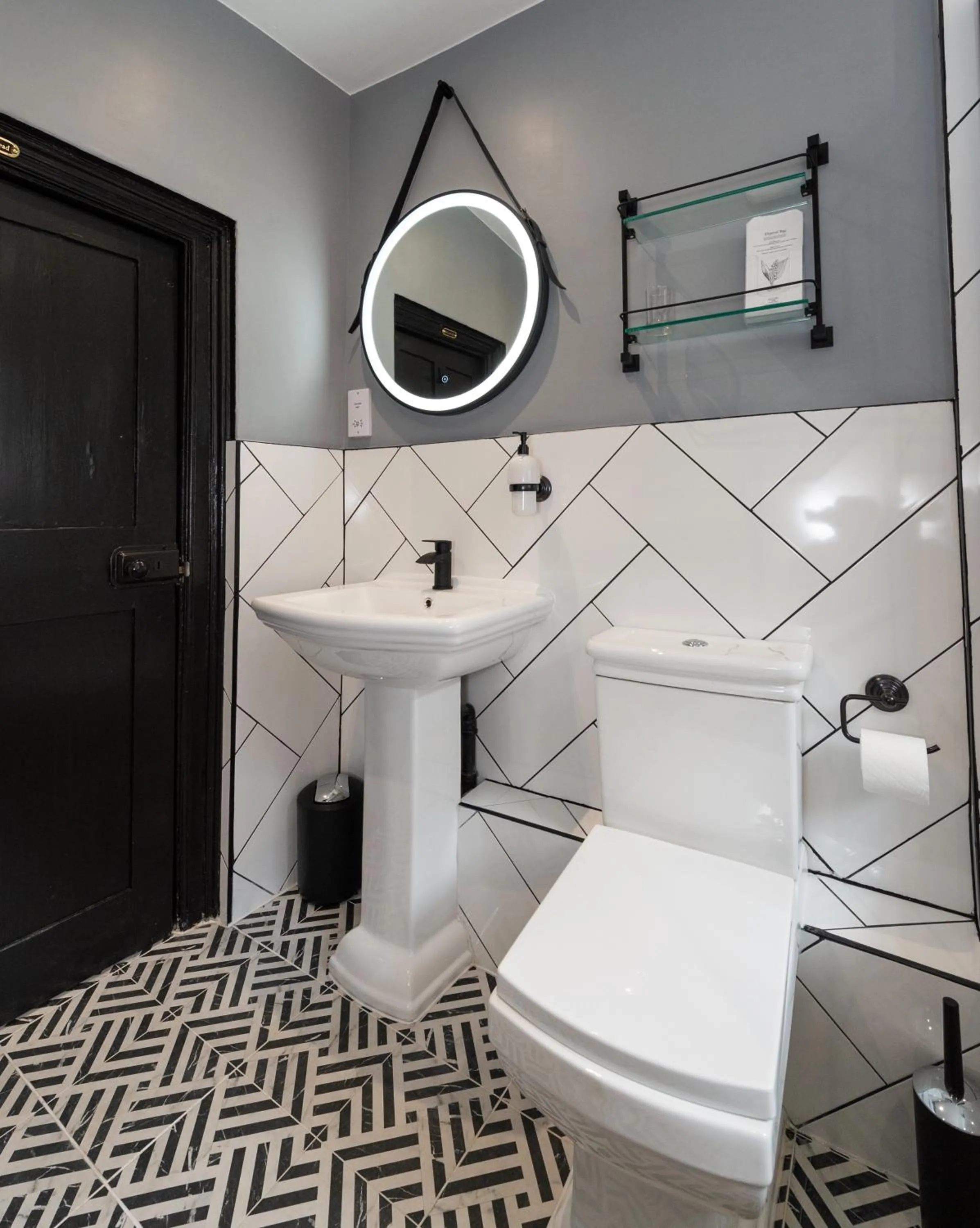 Bathroom in Riize Boutique Hotel Worcester Self Check-in City Centre