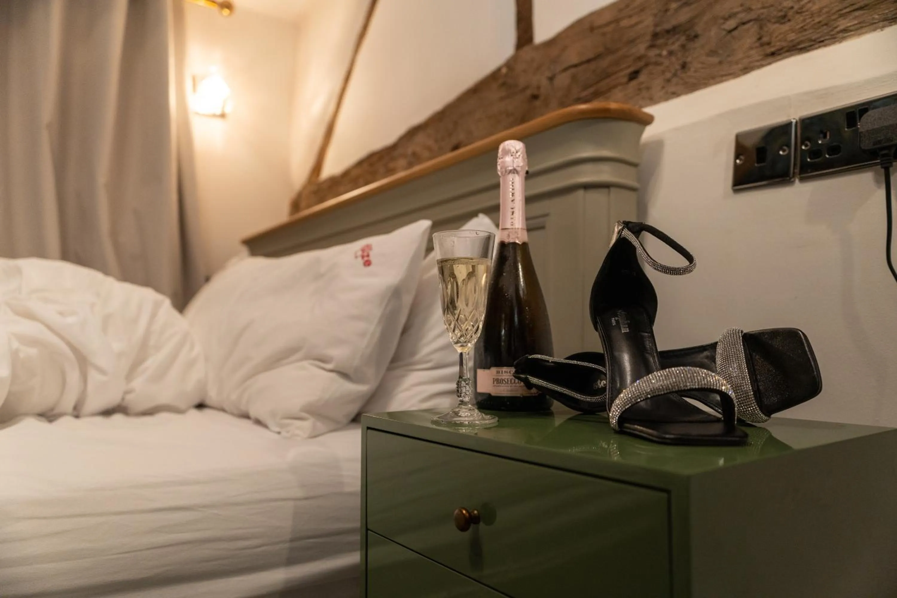 Bed in Riize Boutique Hotel Worcester Self Check-in City Centre