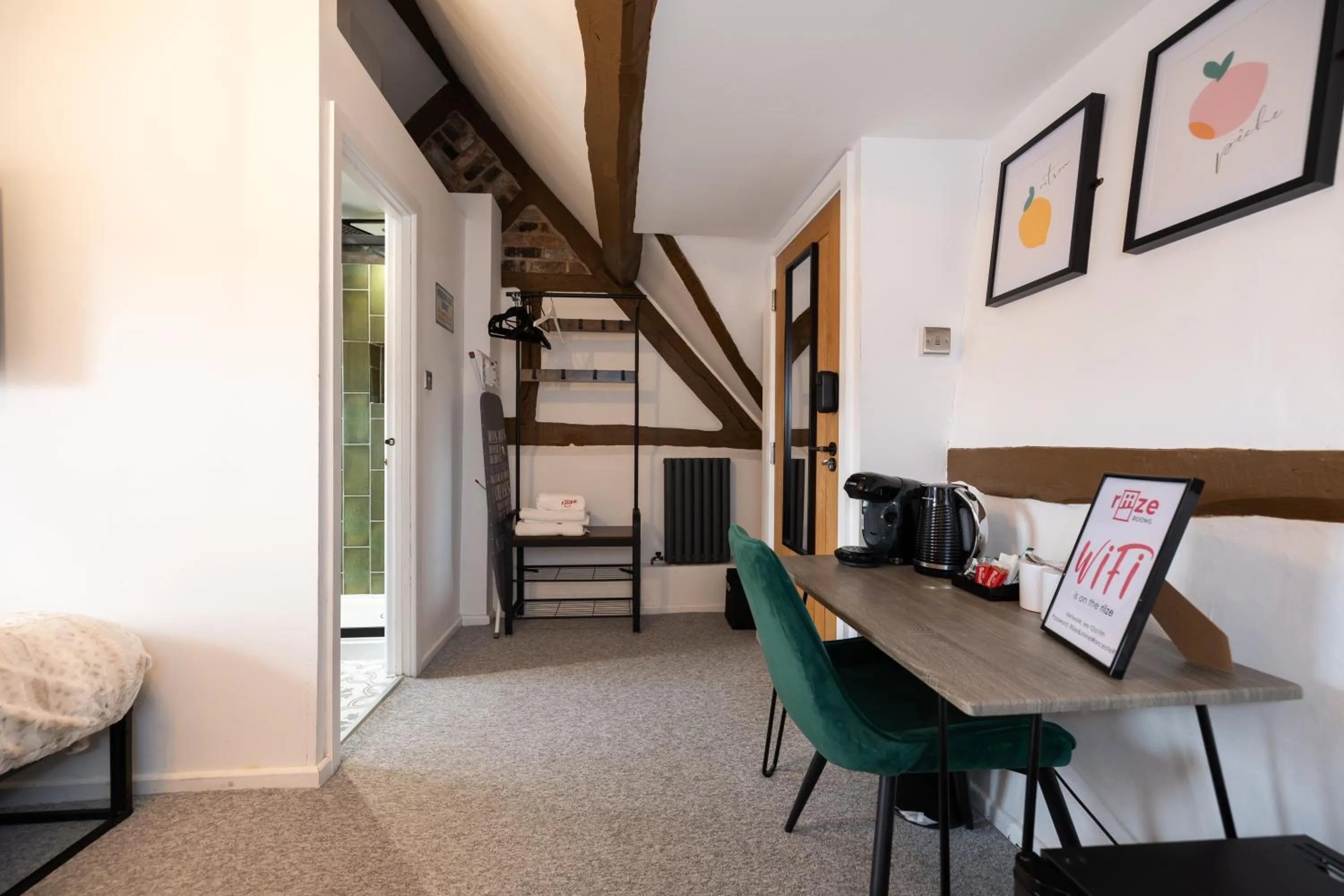 Bed in Riize Boutique Hotel Worcester Self Check-in City Centre