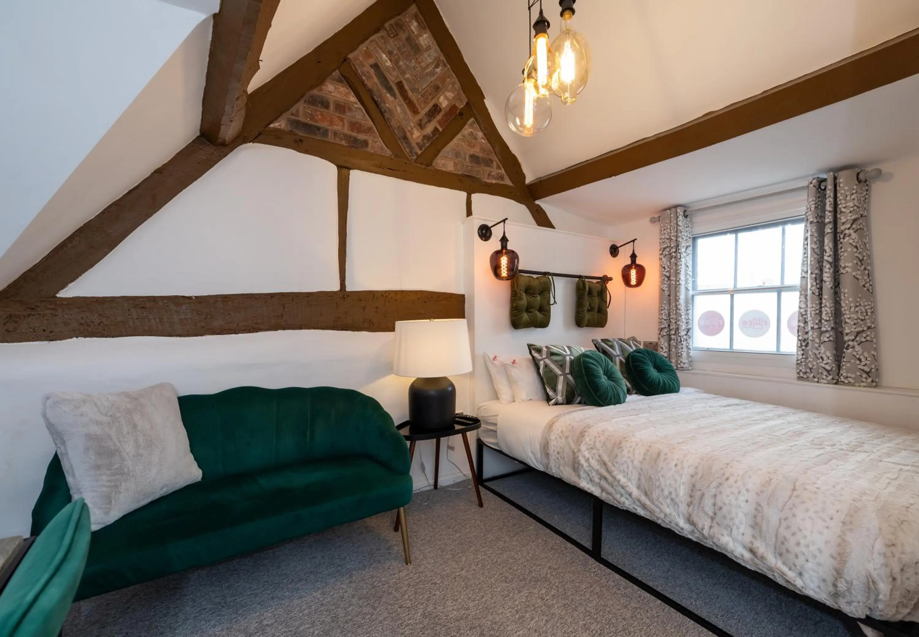 Bed in Riize Boutique Hotel Worcester Self Check-in City Centre