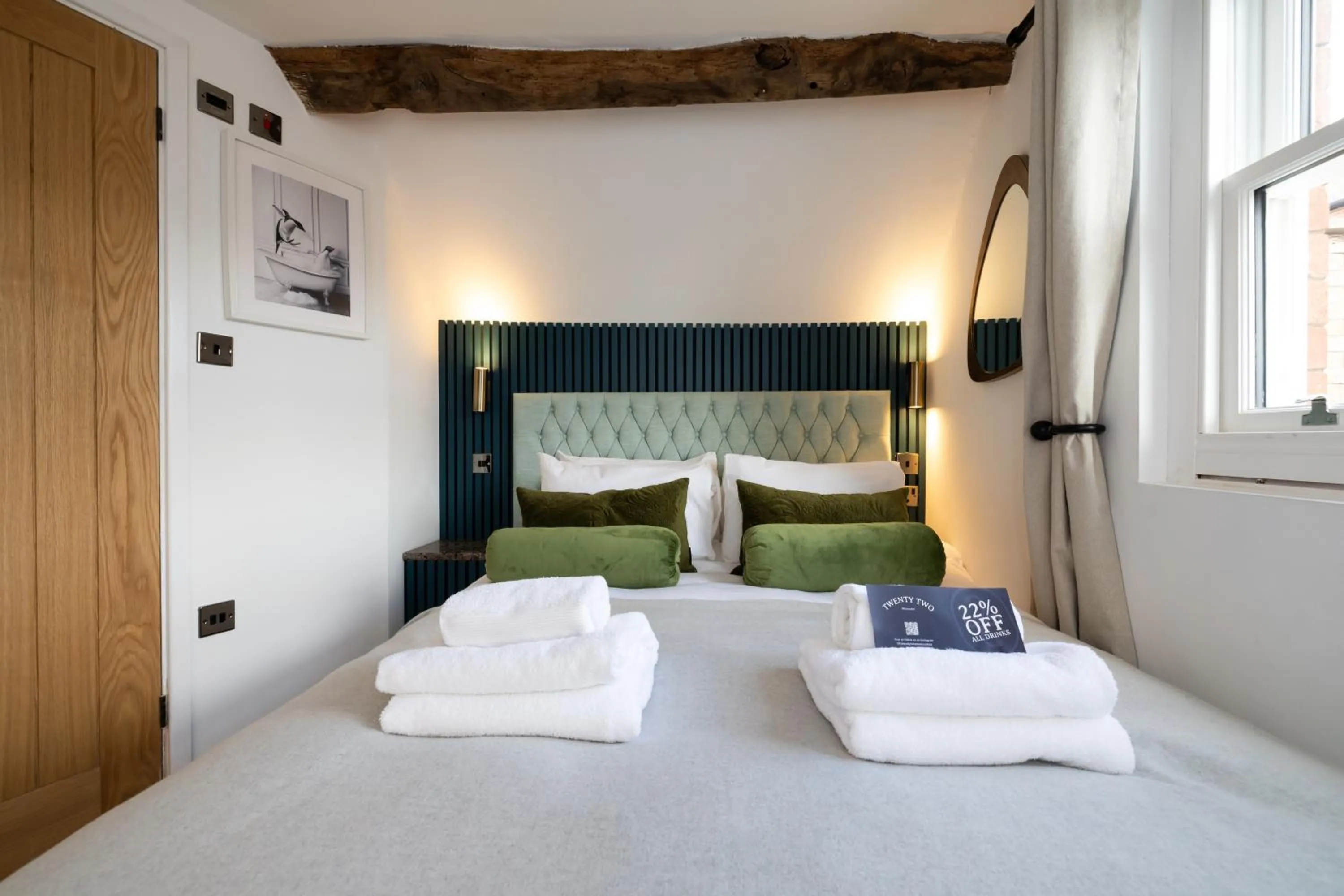 Bed in Riize Boutique Hotel Worcester Self Check-in City Centre