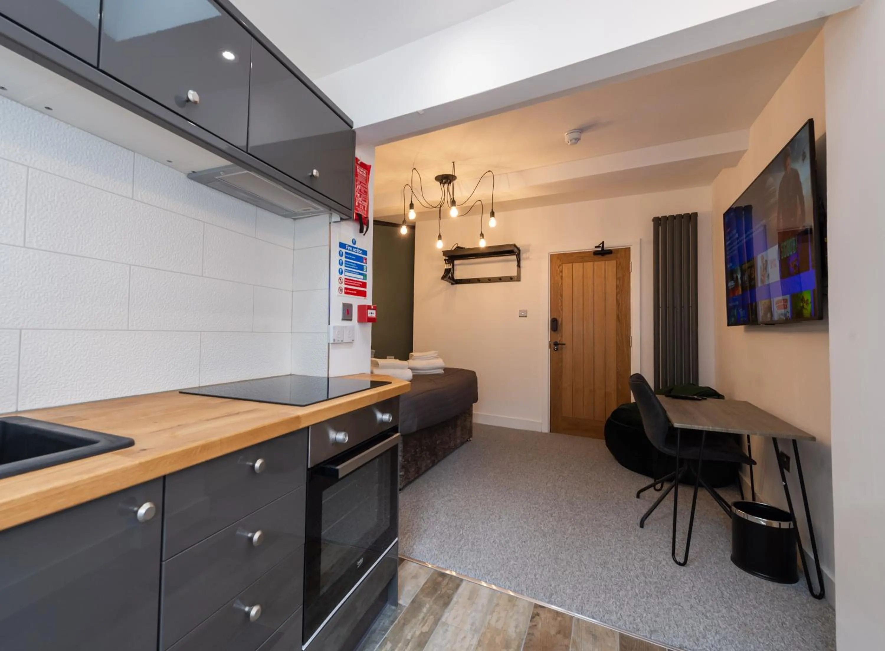 Kitchen or kitchenette in Riize Boutique Hotel Worcester Self Check-in City Centre