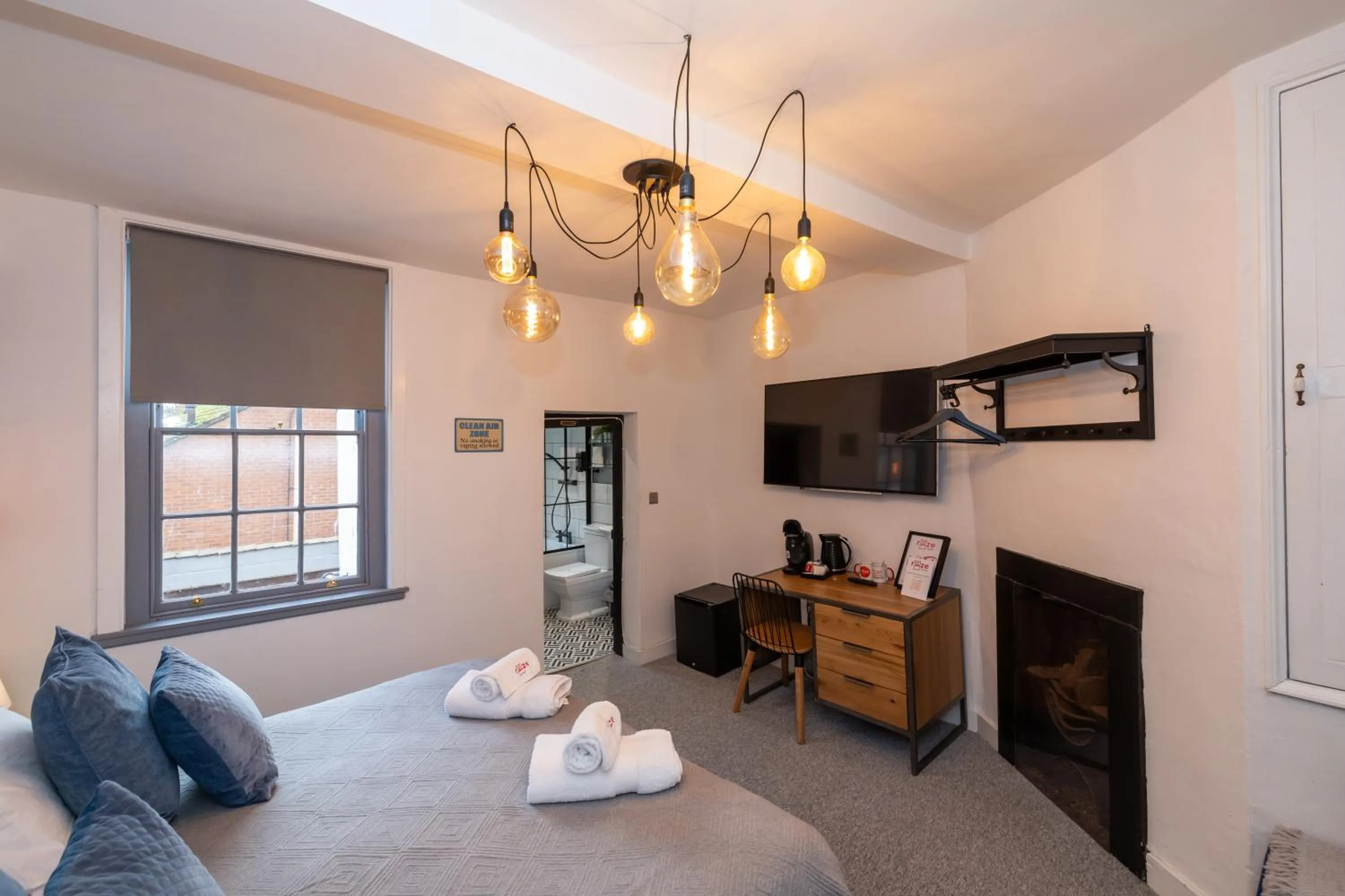 Bed in Riize Boutique Hotel Worcester Self Check-in City Centre