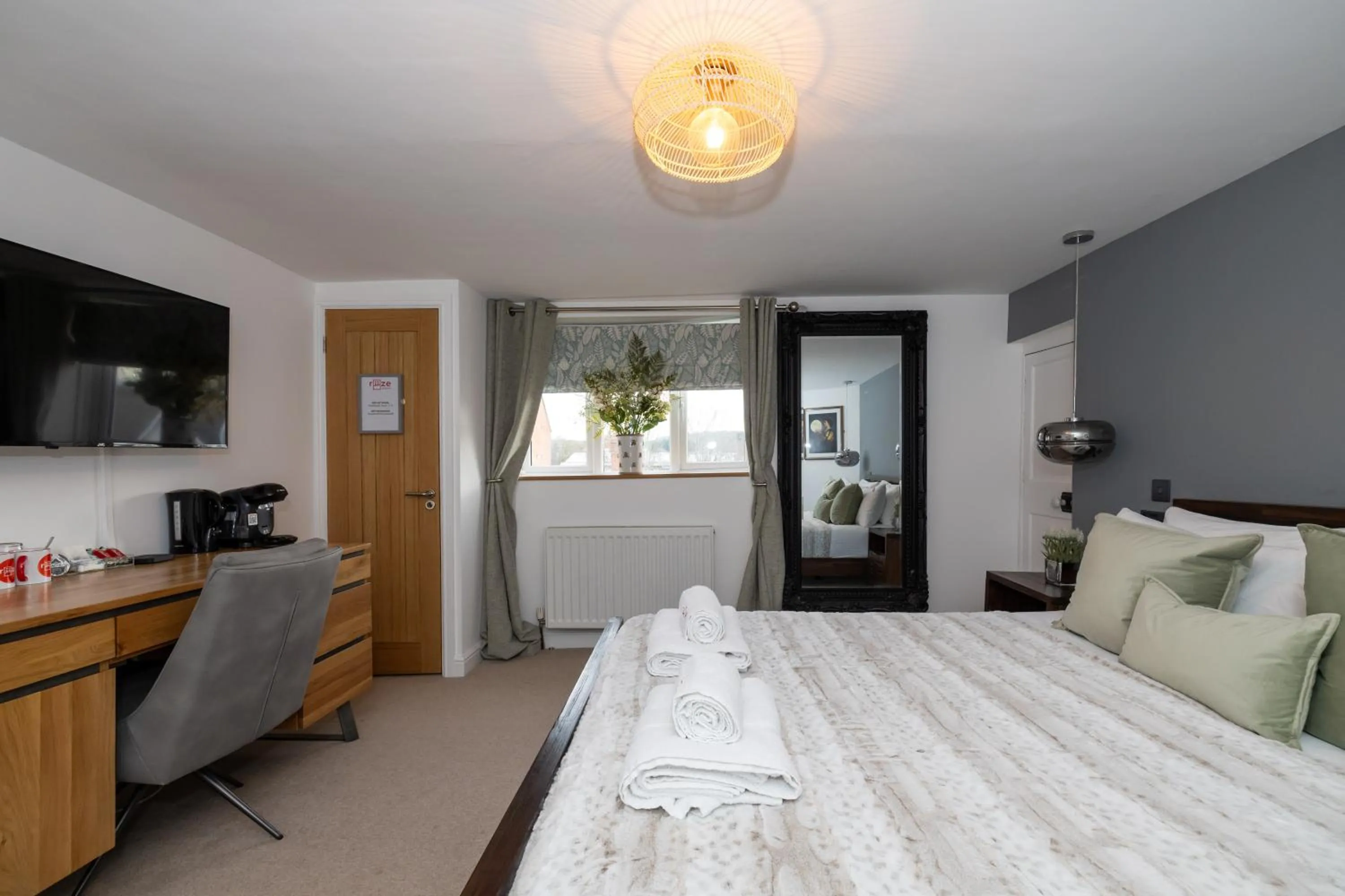 Bed in Riize Boutique Hotel Worcester Self Check-in City Centre