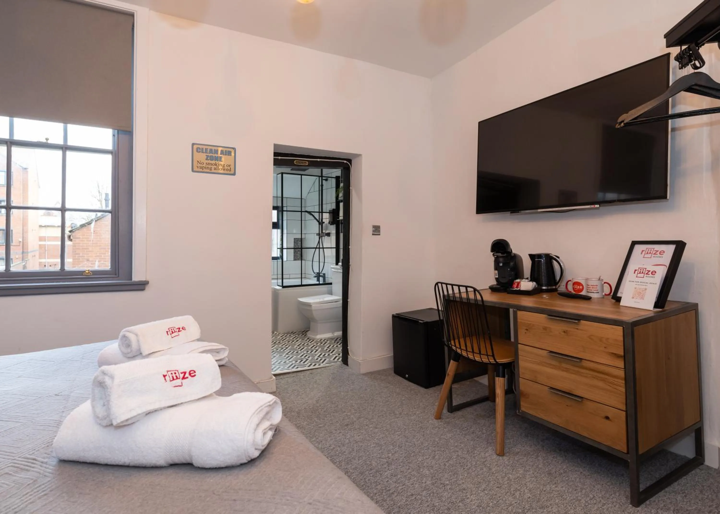 Bed in Riize Boutique Hotel Worcester Self Check-in City Centre