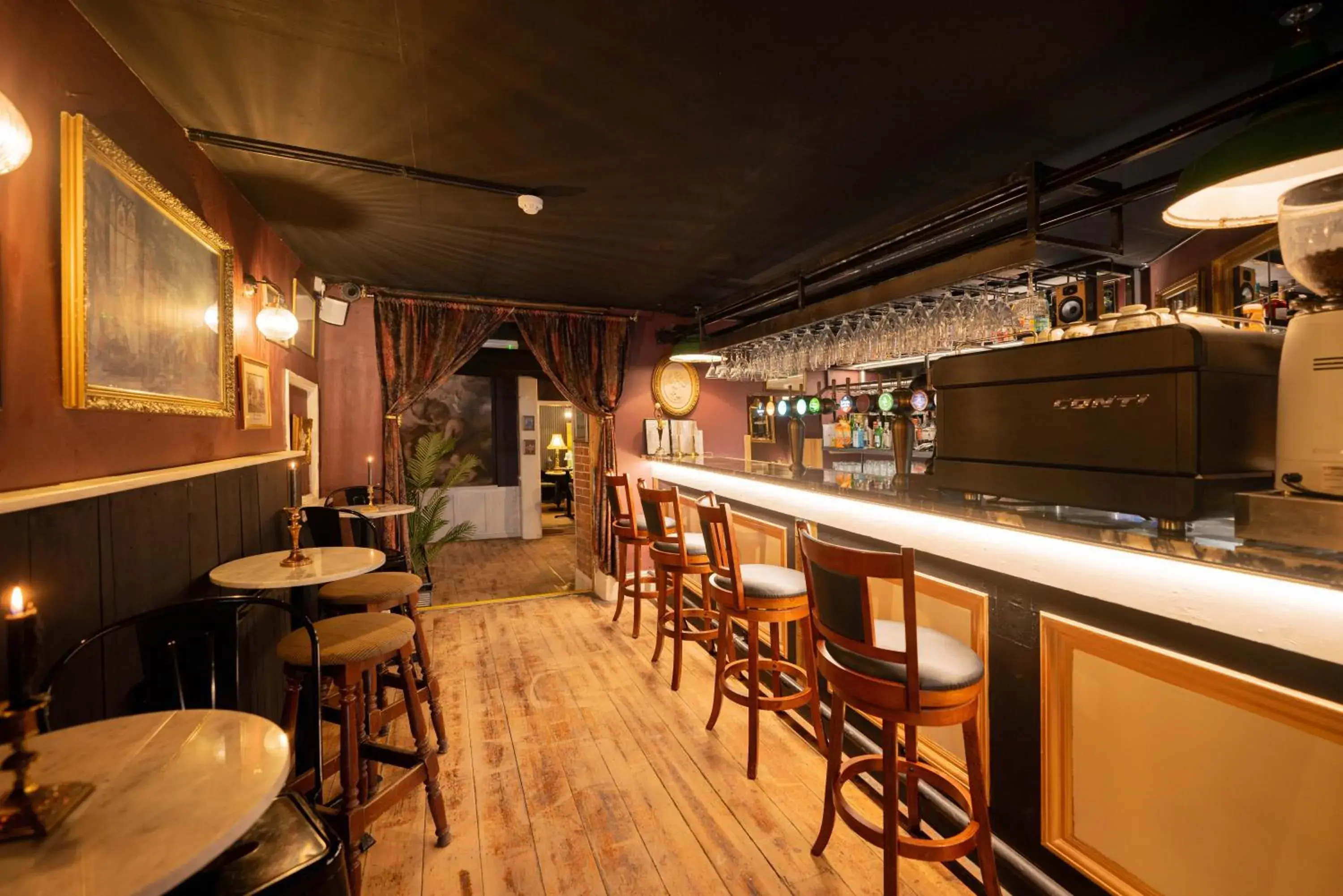 Lounge or bar in Riize Boutique Hotel Worcester Self Check-in City Centre Lounge or bar in Riize Boutique Hotel Worcester Self Check-in City Centre