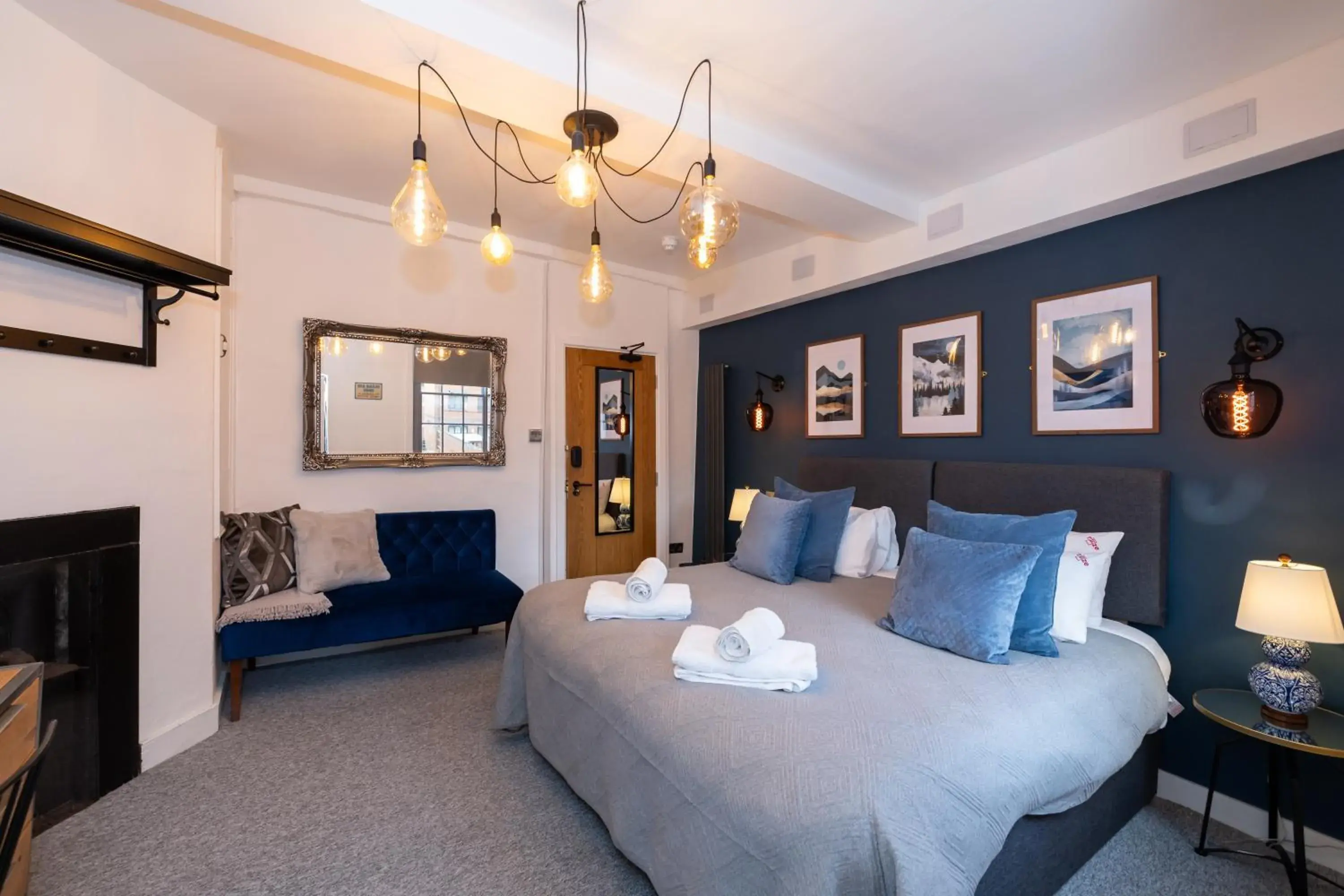 Bed in Riize Boutique Hotel Worcester Self Check-in City Centre Bed in Riize Boutique Hotel Worcester Self Check-in City Centre