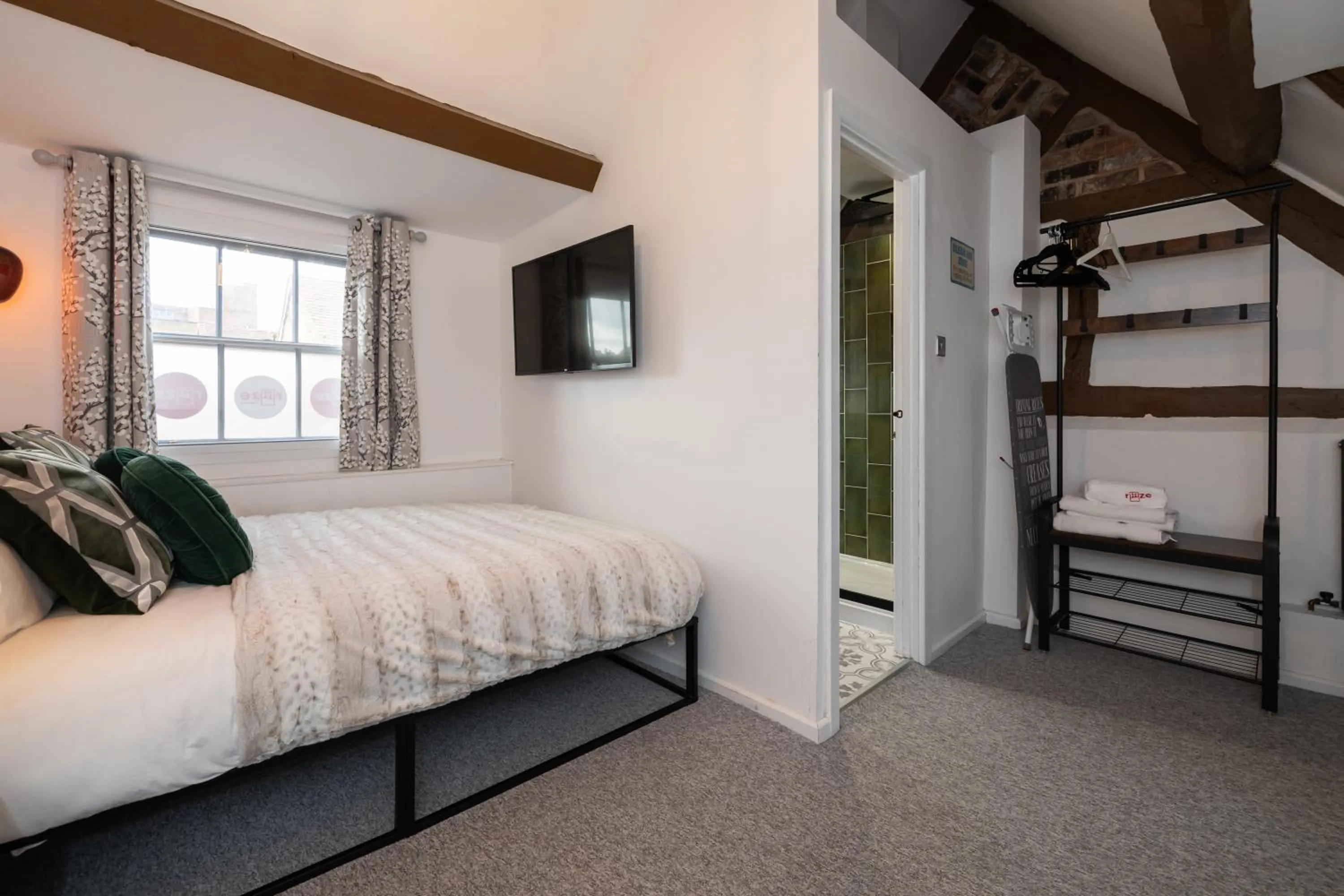 Bed in Riize Boutique Hotel Worcester Self Check-in City Centre