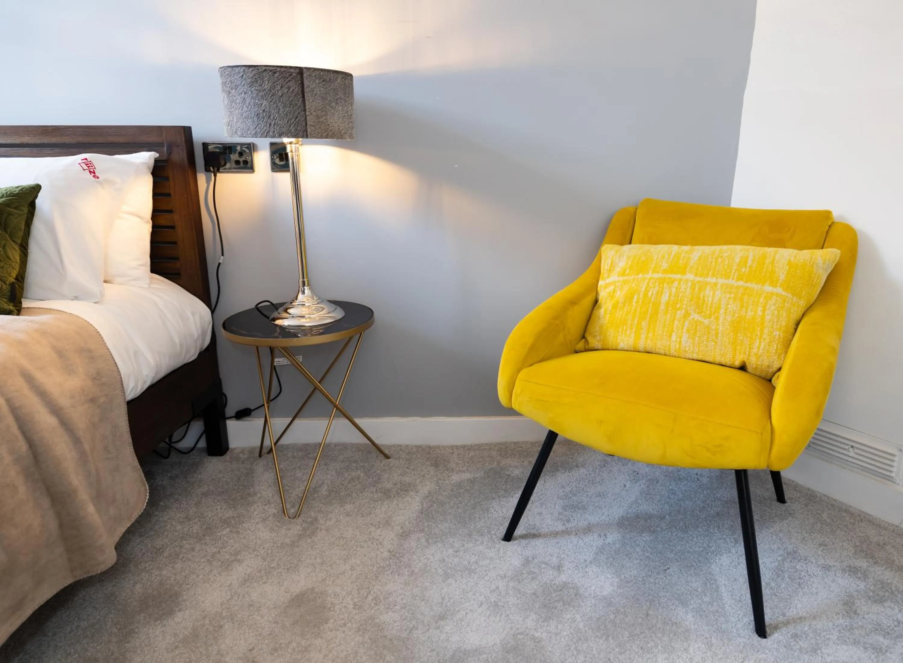 Seating area, Bed in Riize Boutique Hotel Worcester Self Check-in City Centre