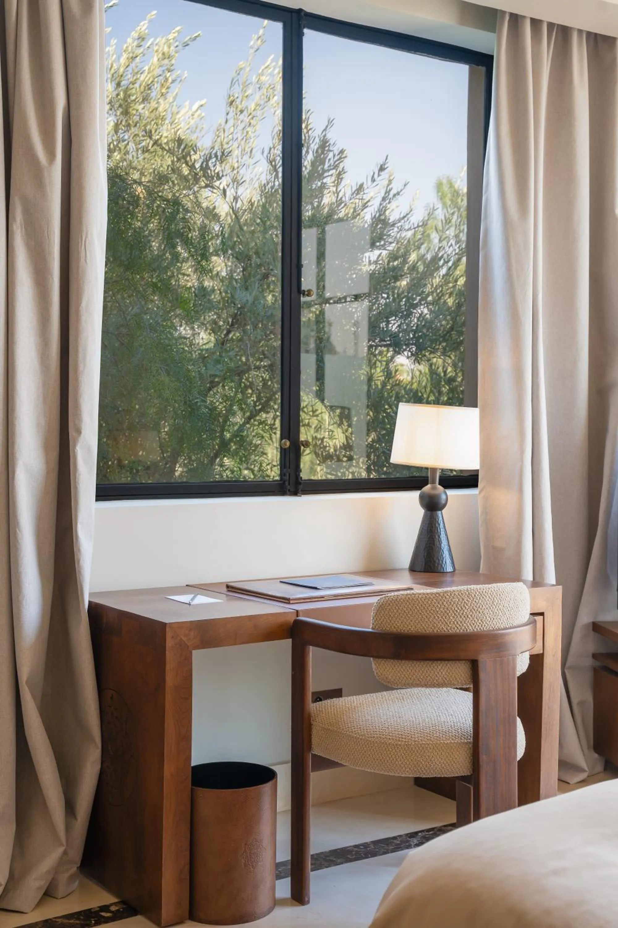 Seating area, Bed in Palais Namaskar