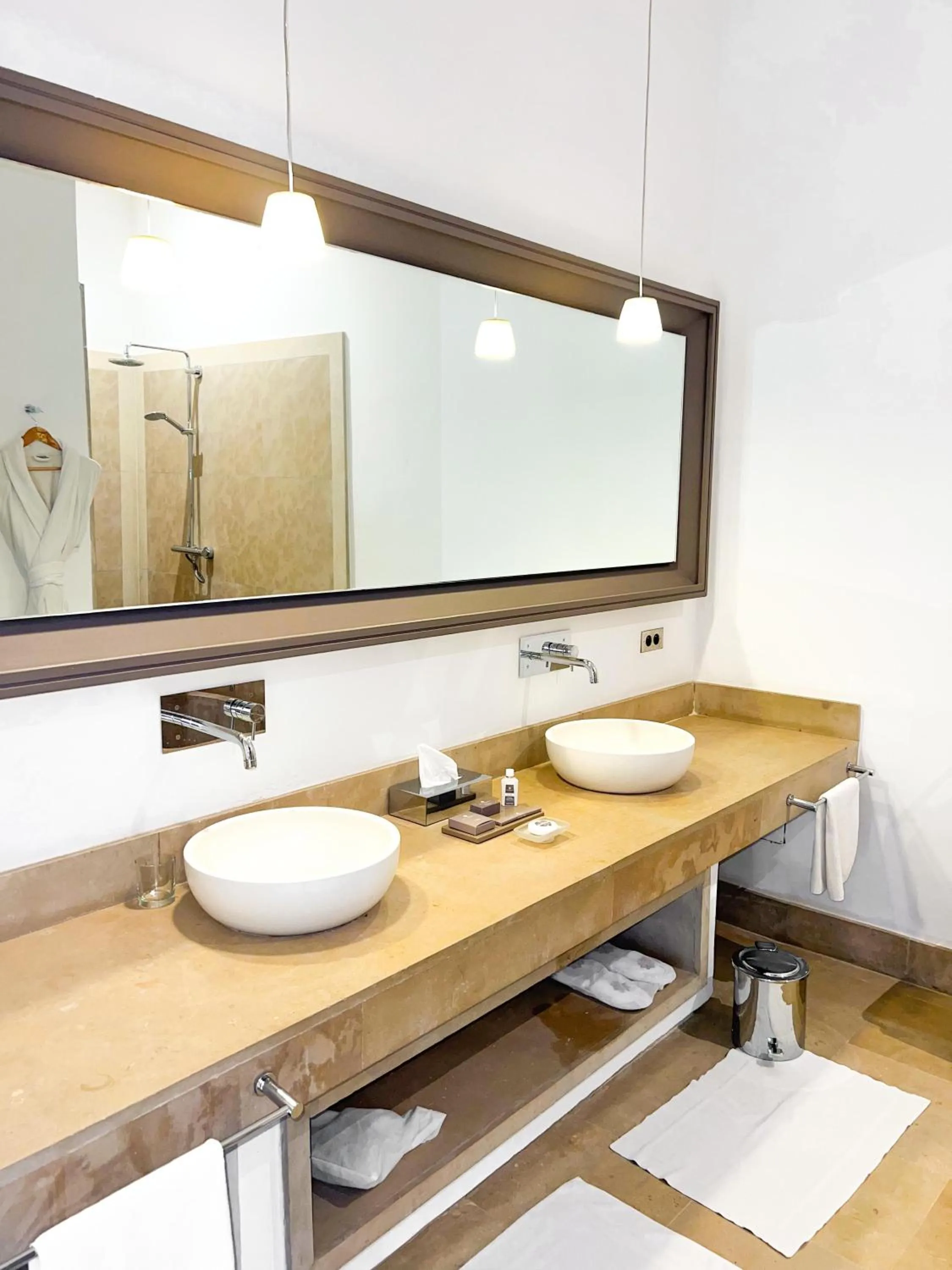 Shower in Palais Namaskar