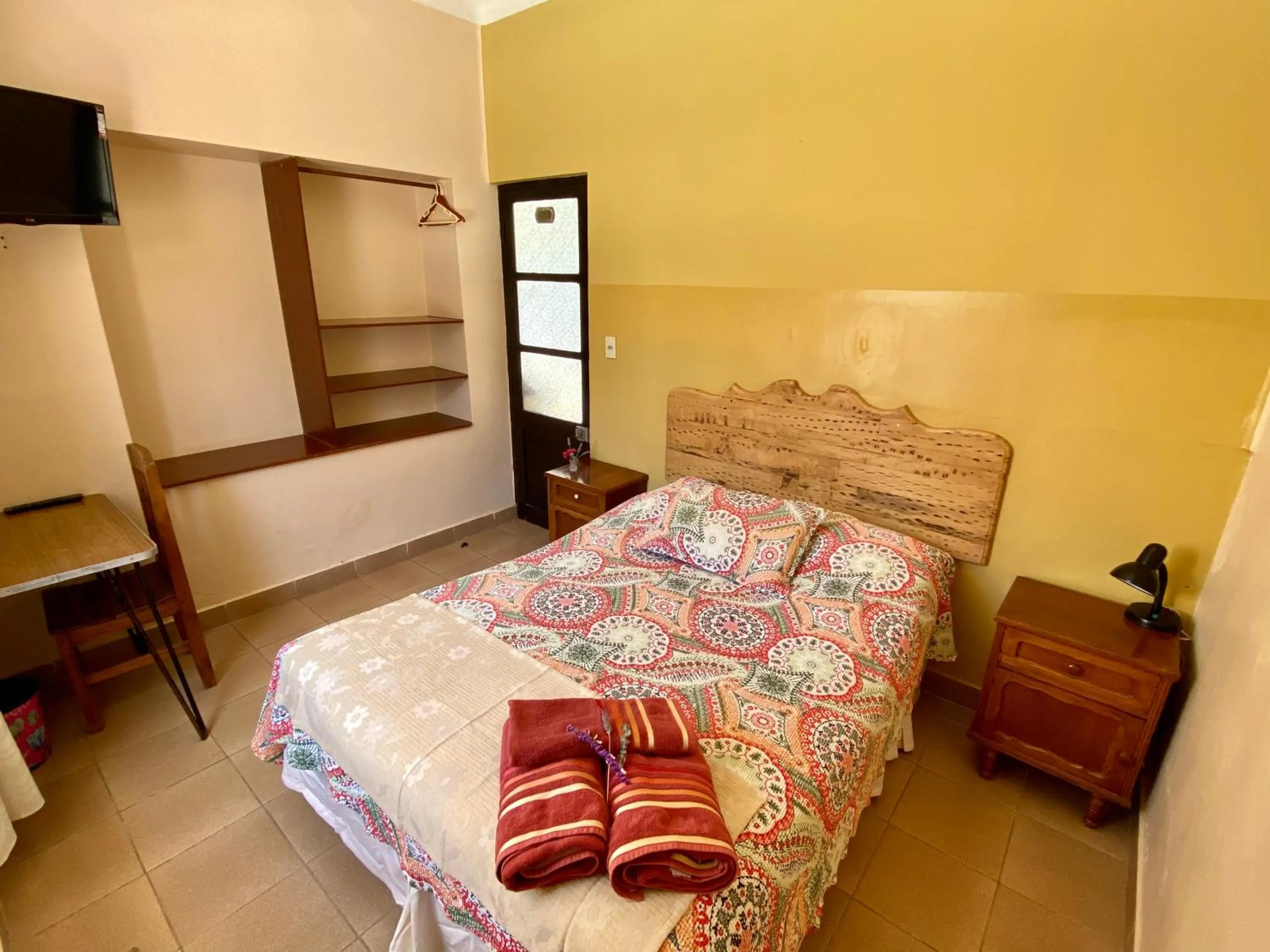 Bedroom, Bed in Hotel Mitru