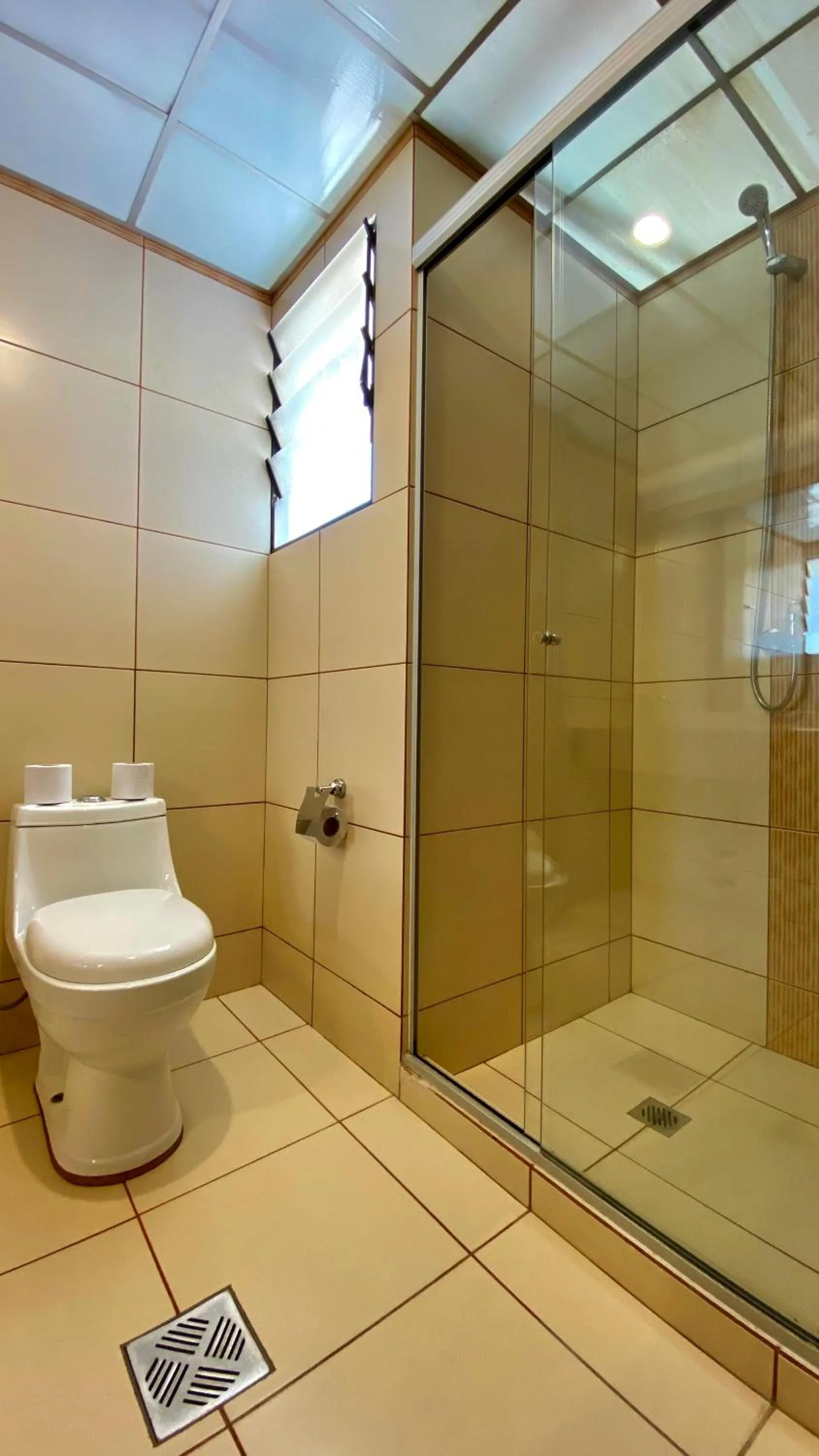 Bathroom in Hotel Mitru