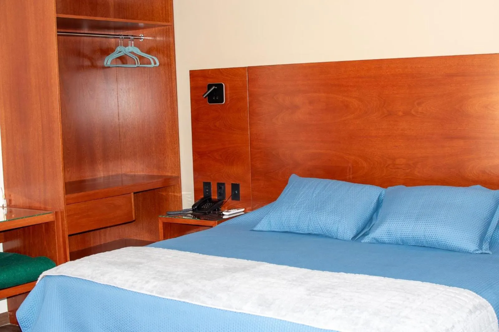 Bedroom, Bed in Hotel Mitru