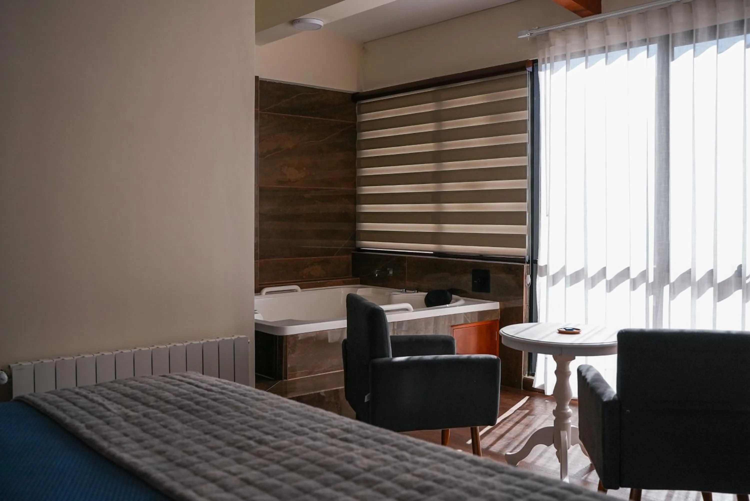Photo of the whole room in Hotel Mitru