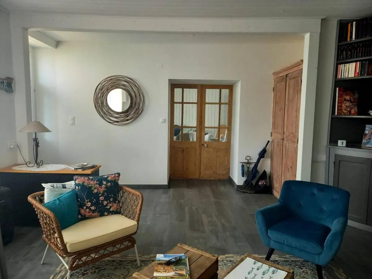 Facade/entrance in Chez Chris