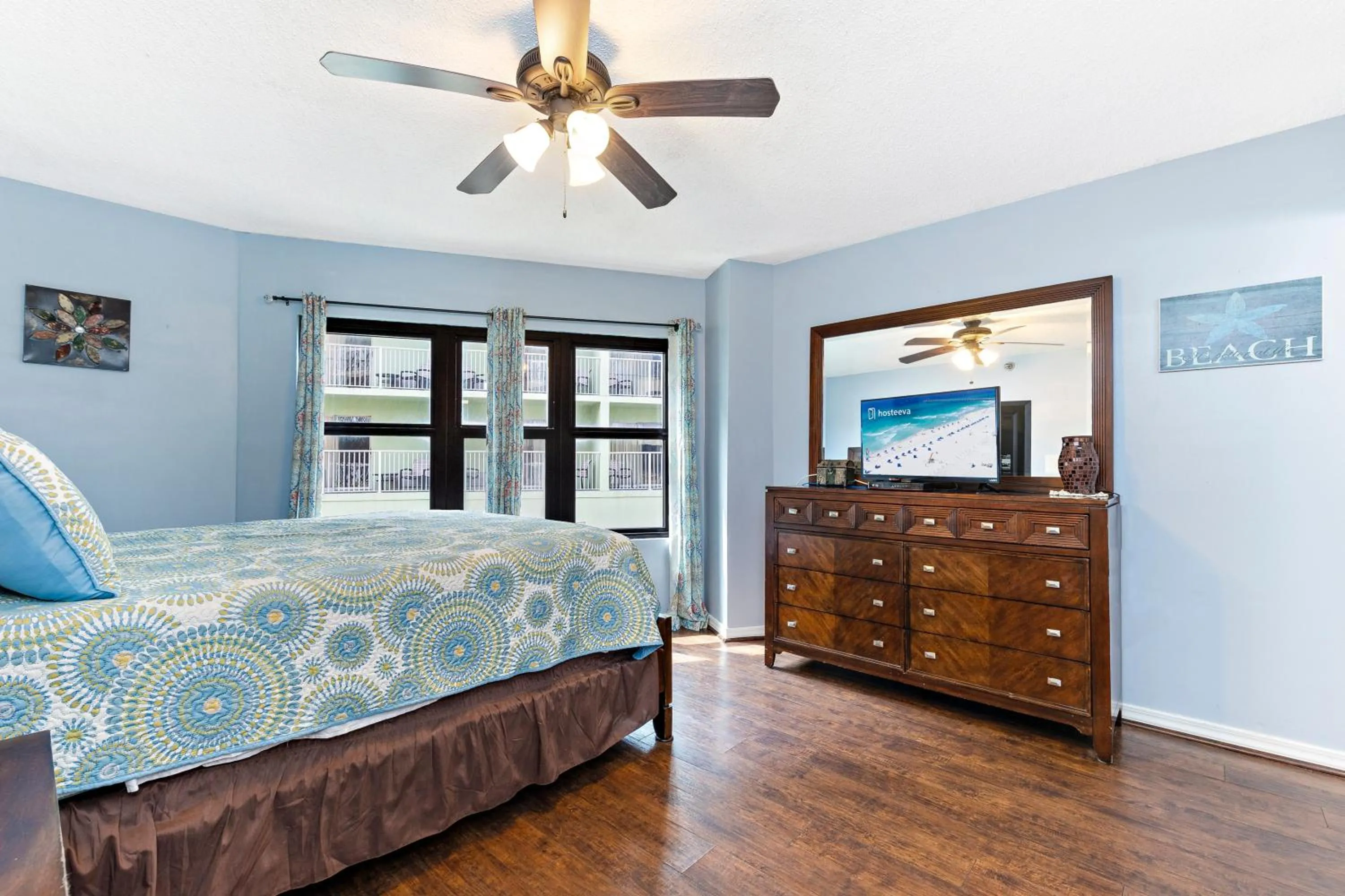 Bedroom, Bed in Harbor Place 206