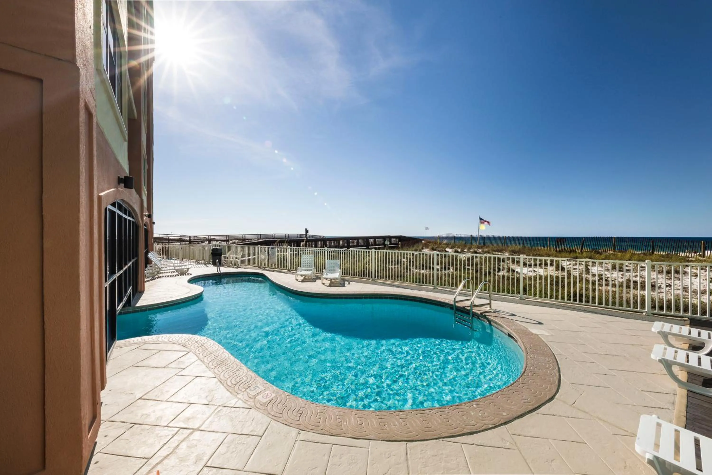Swimming pool in Harbor Place 206