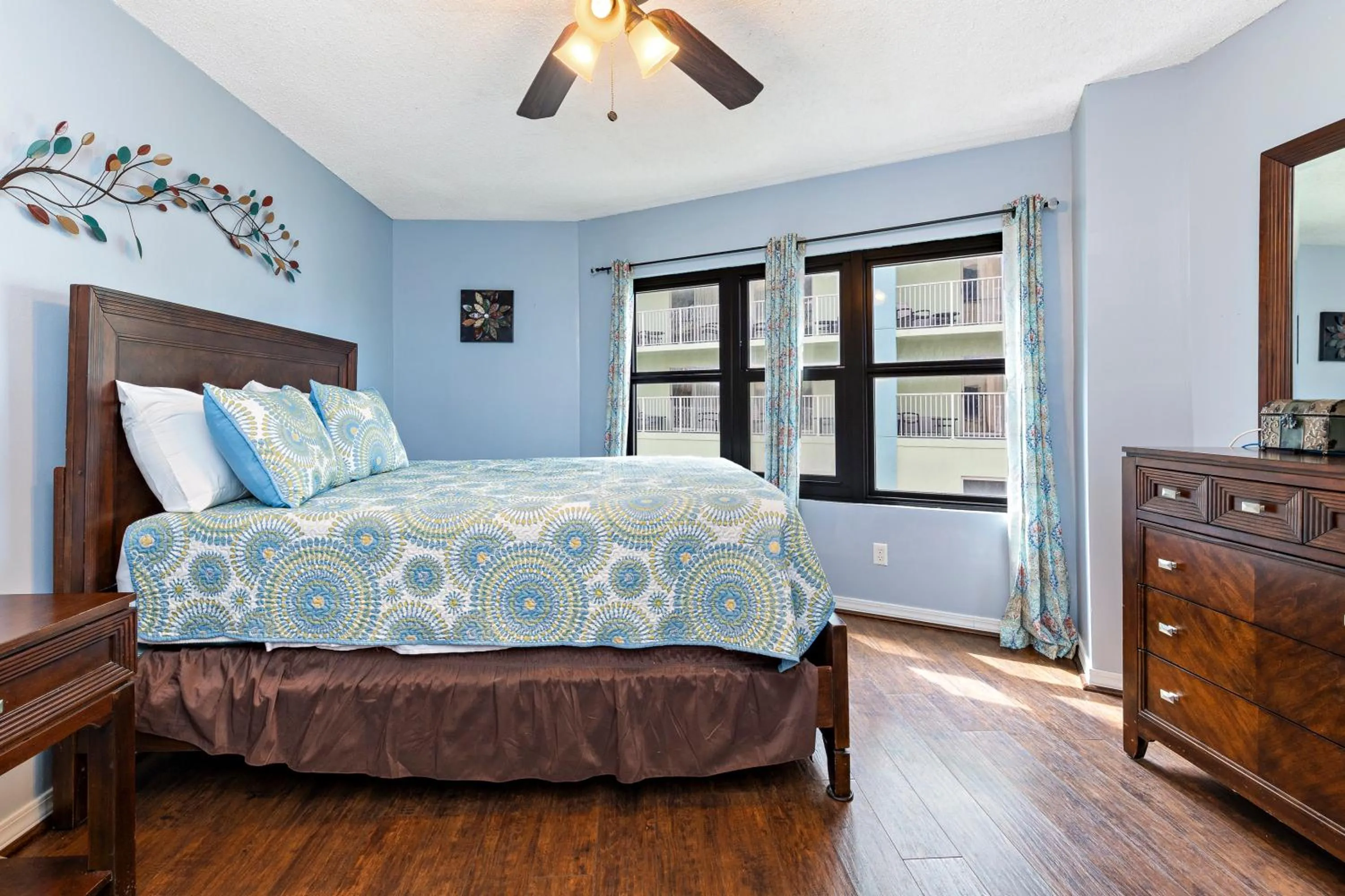 Bedroom, Bed in Harbor Place 206