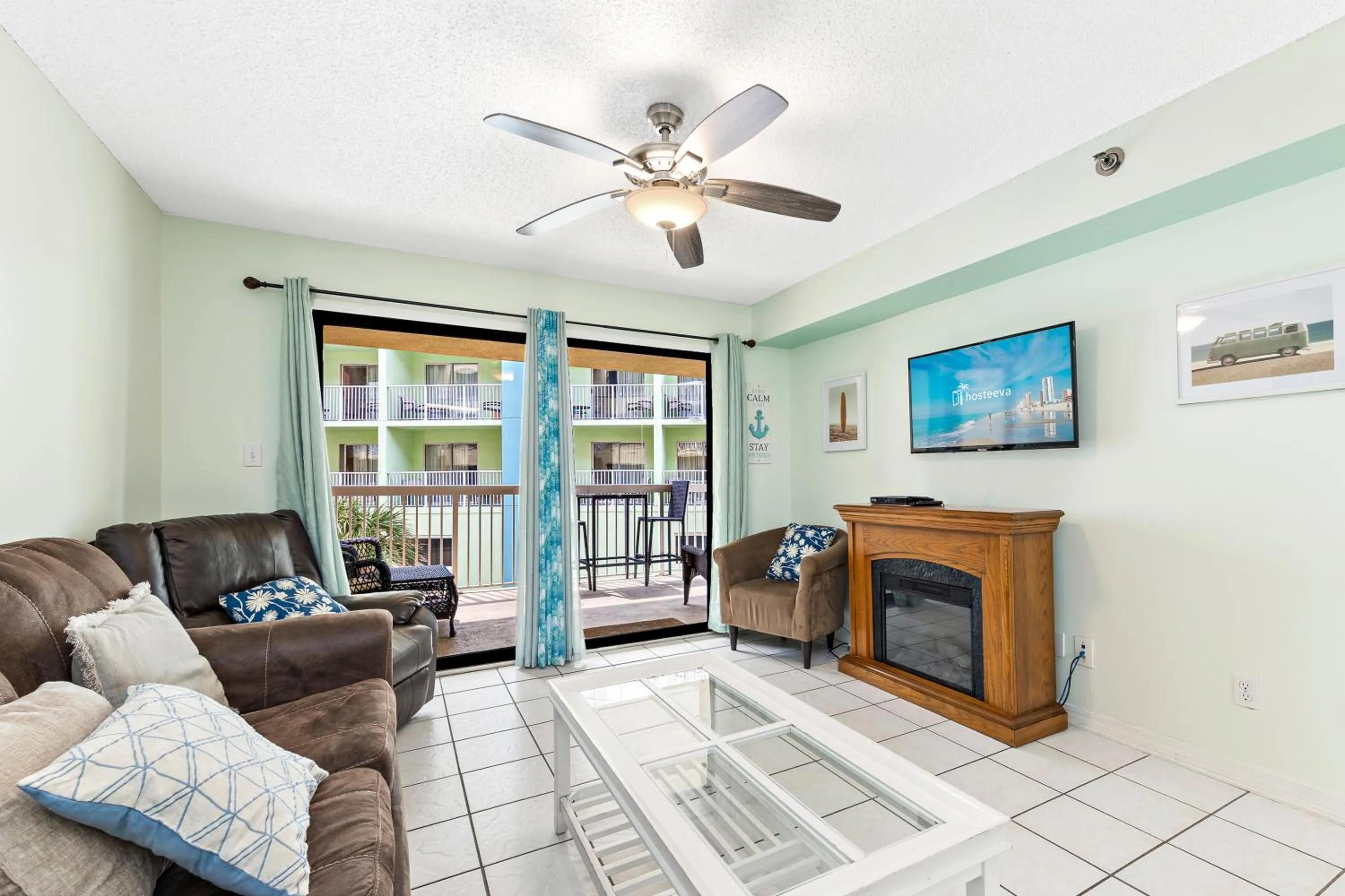 Living room in Harbor Place 206
