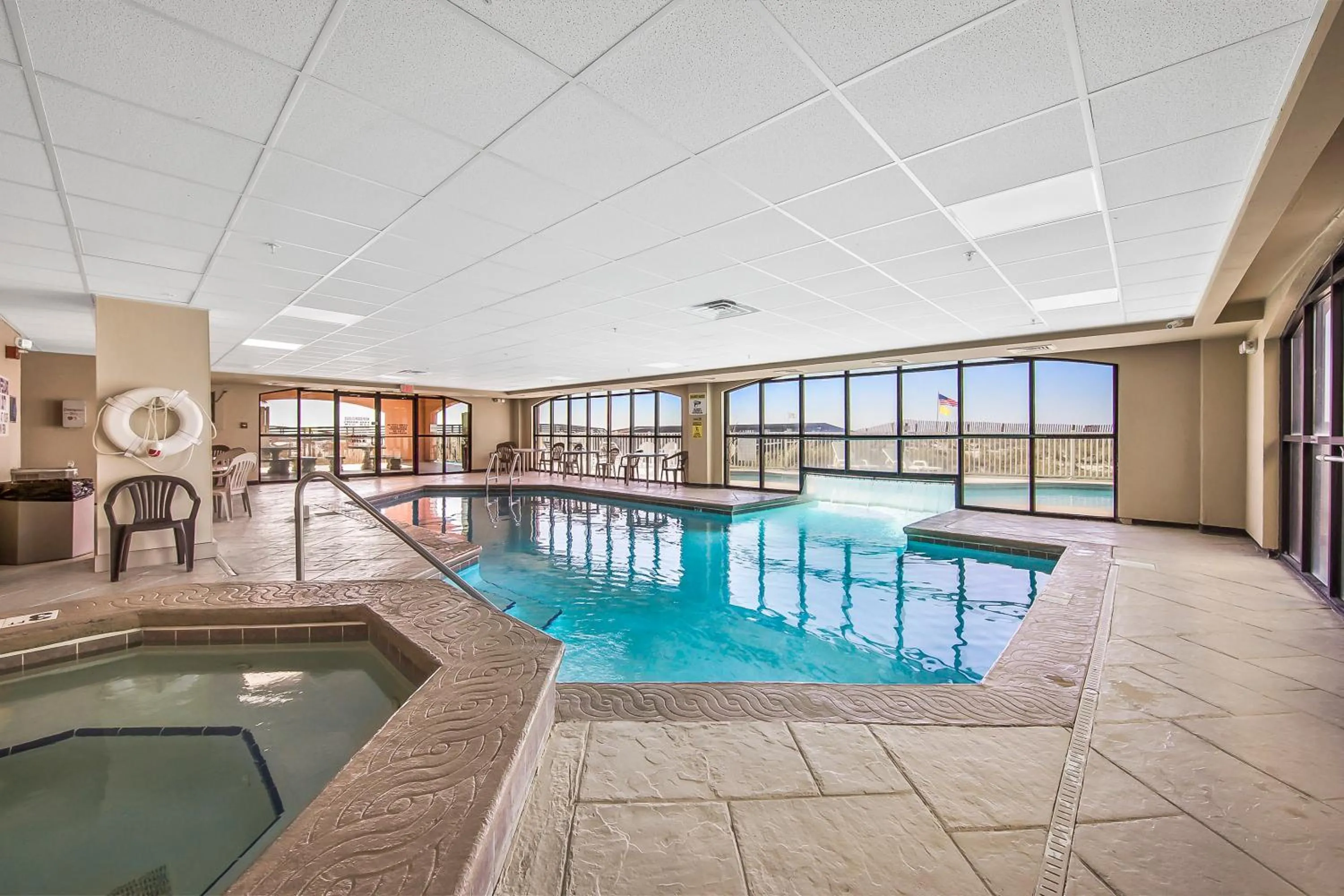 Swimming pool in Harbor Place 206