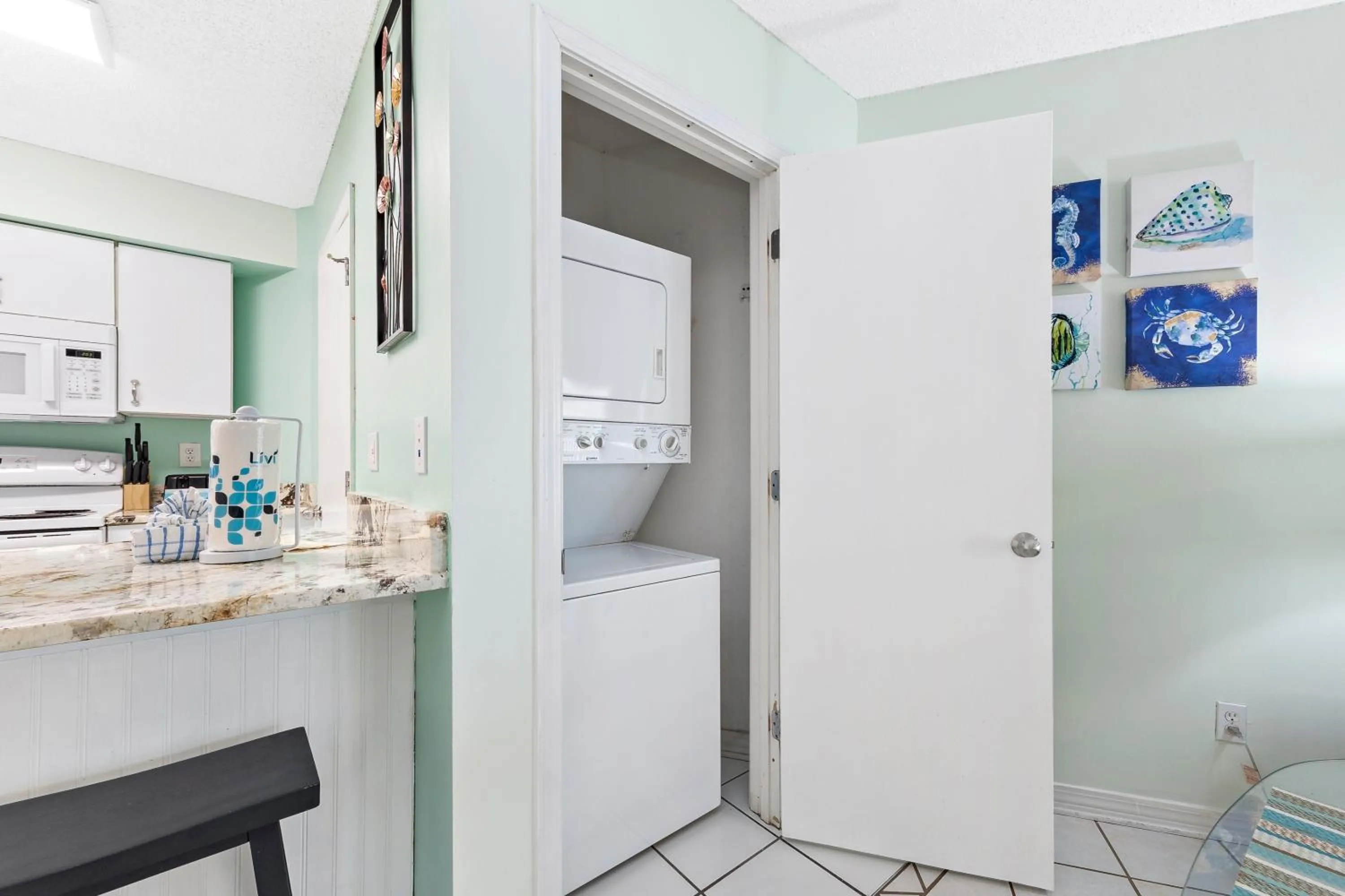 washing machine in Harbor Place 206