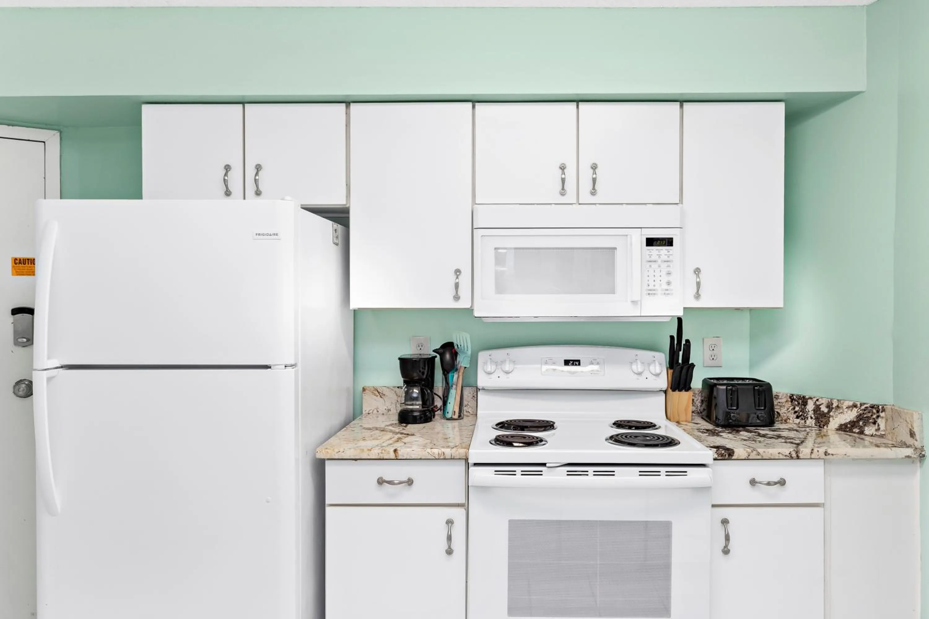 Kitchen or kitchenette in Harbor Place 206