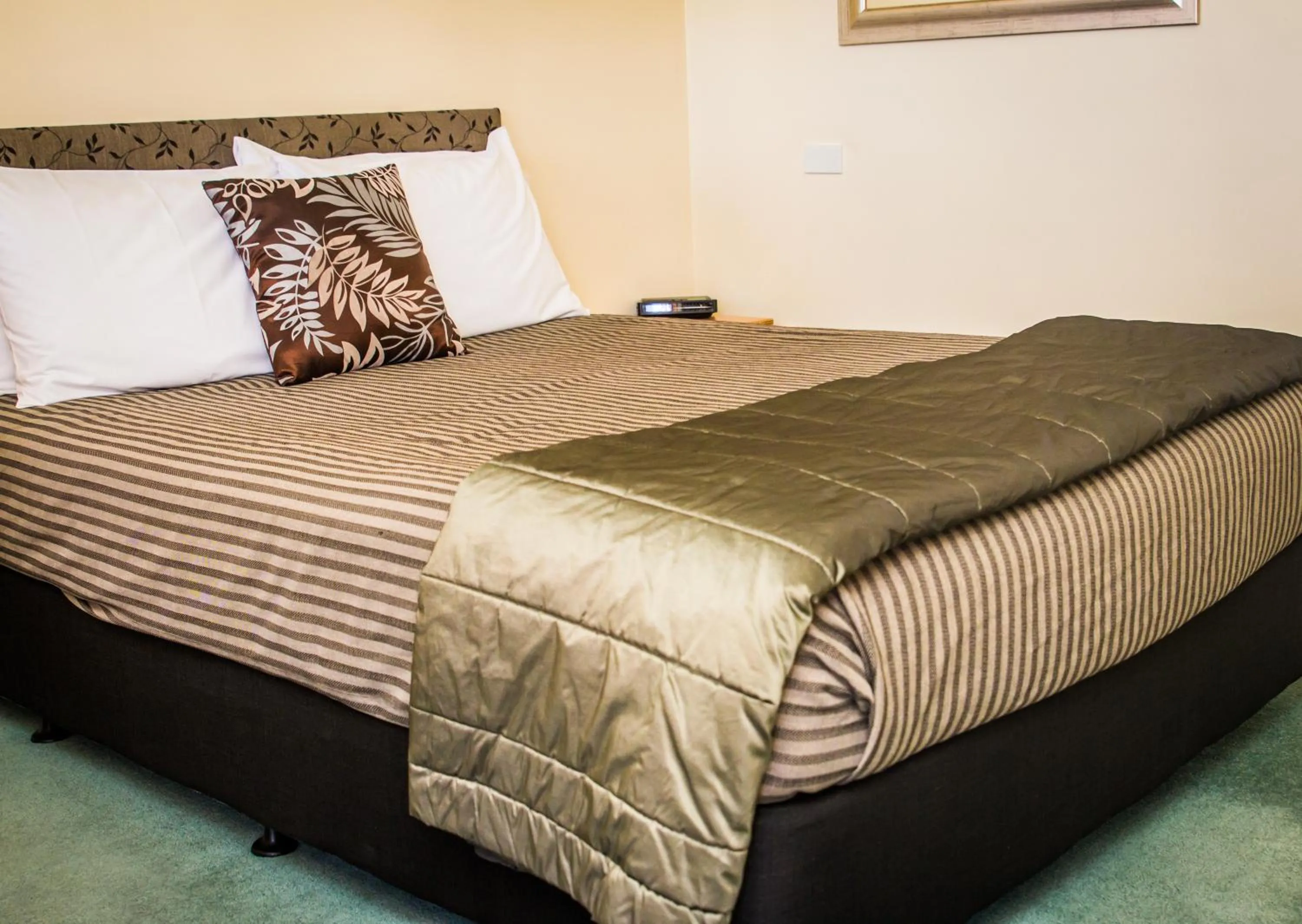 Bed in Bella Tuscany Motor Lodge