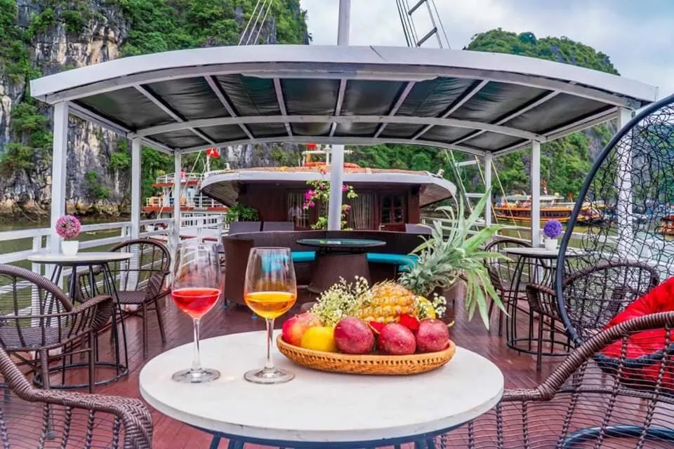 Food and drinks in Cat Ba Violet Hotel