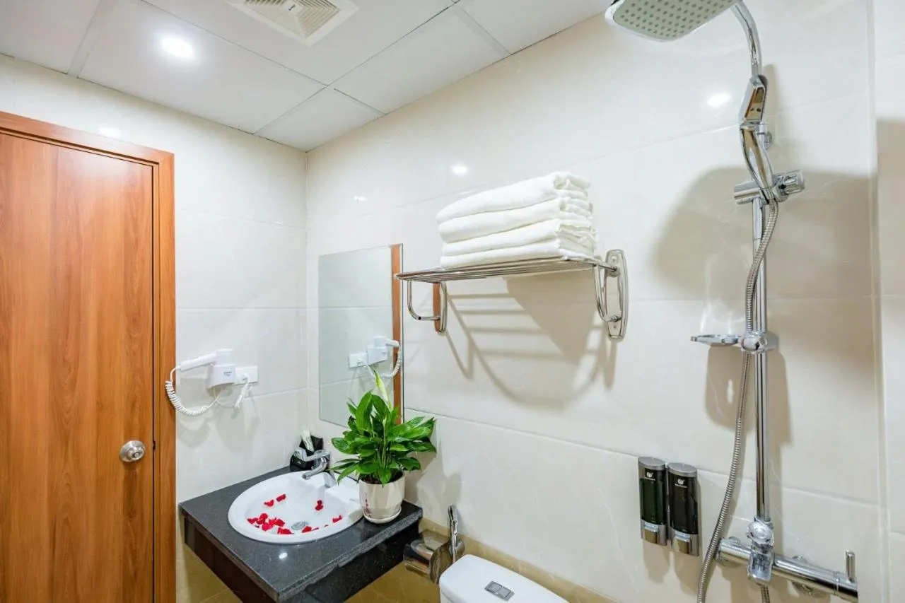 Shower in Cat Ba Violet Hotel