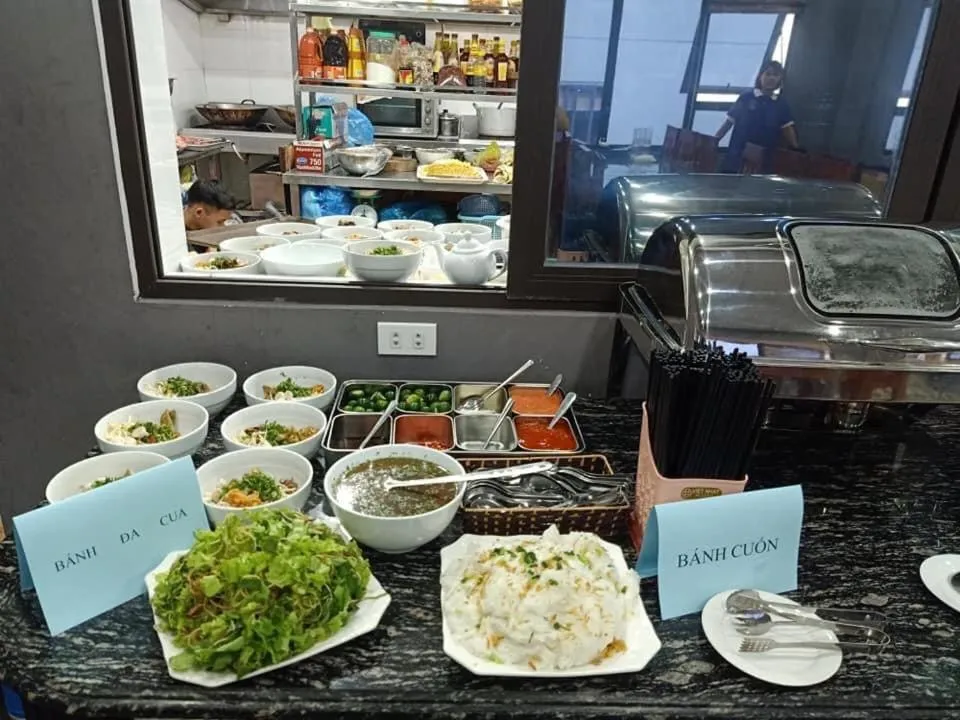 Restaurant/places to eat in Cat Ba Violet Hotel