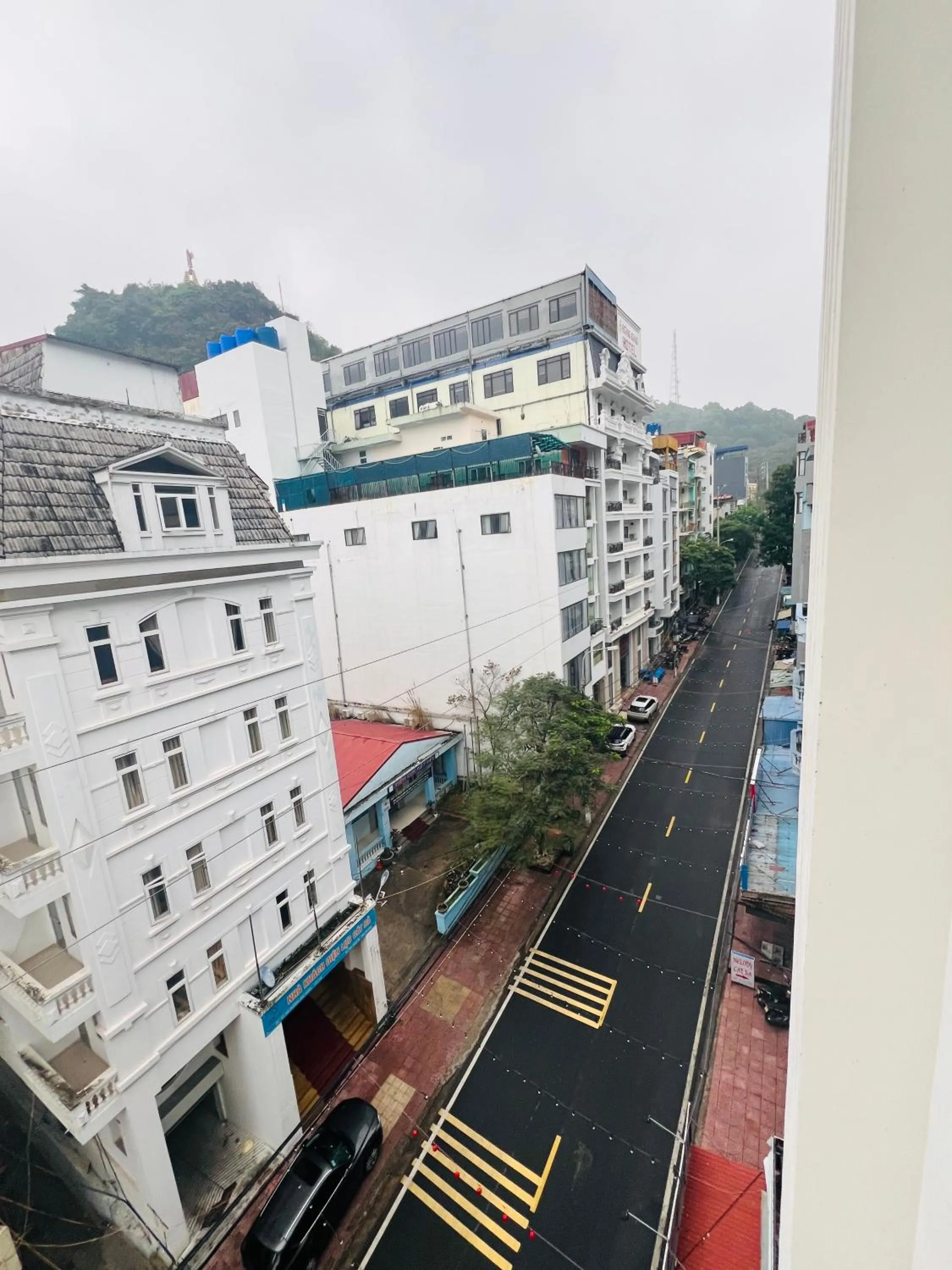 Day in Cat Ba Violet Hotel