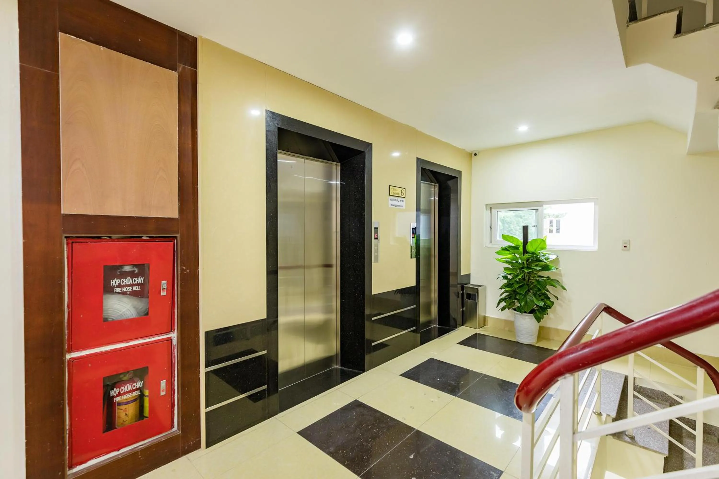 elevator in Cat Ba Violet Hotel