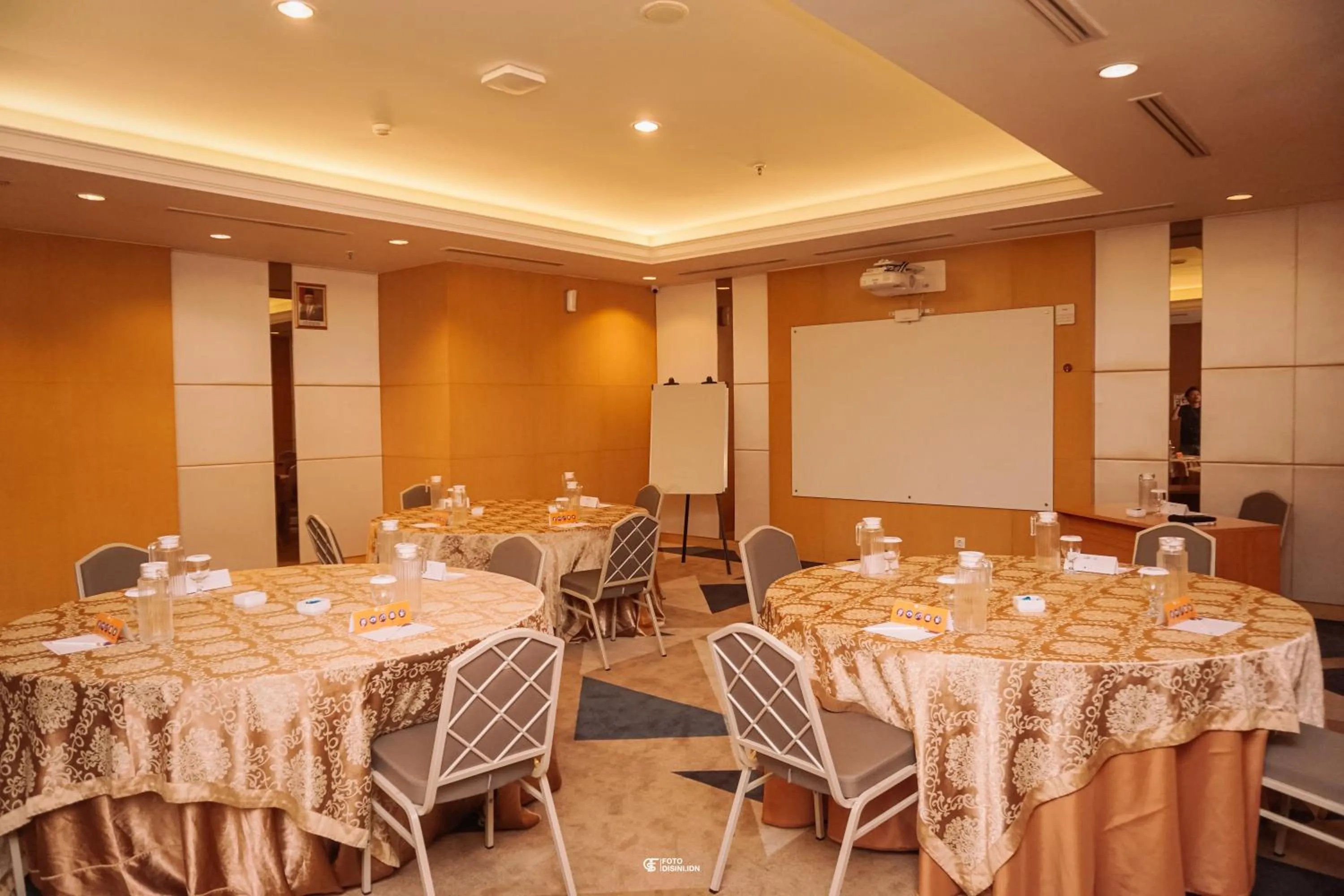 Meeting/conference room in All Sedayu Hotel Kelapa Gading