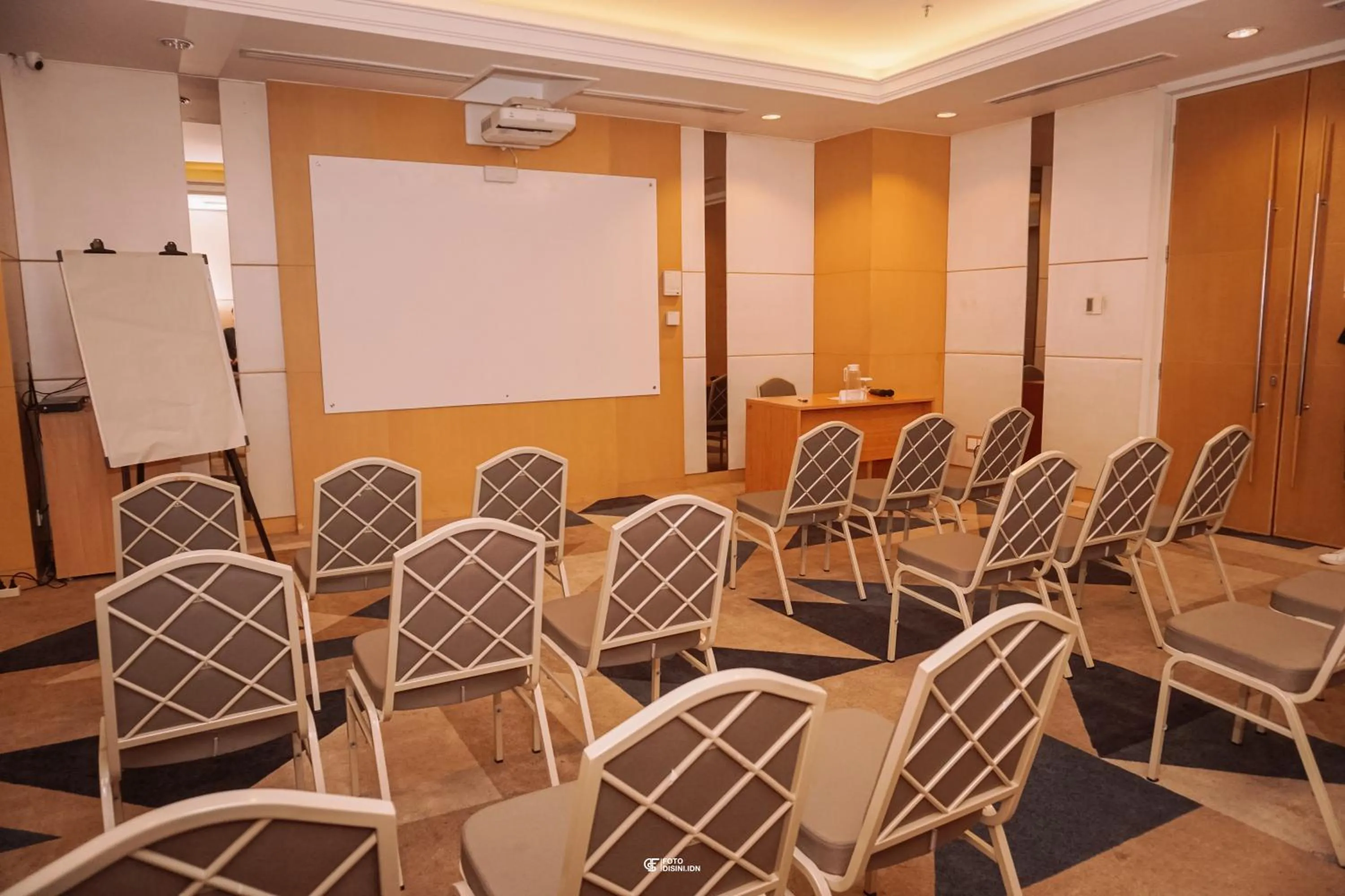 Meeting/conference room in All Sedayu Hotel Kelapa Gading