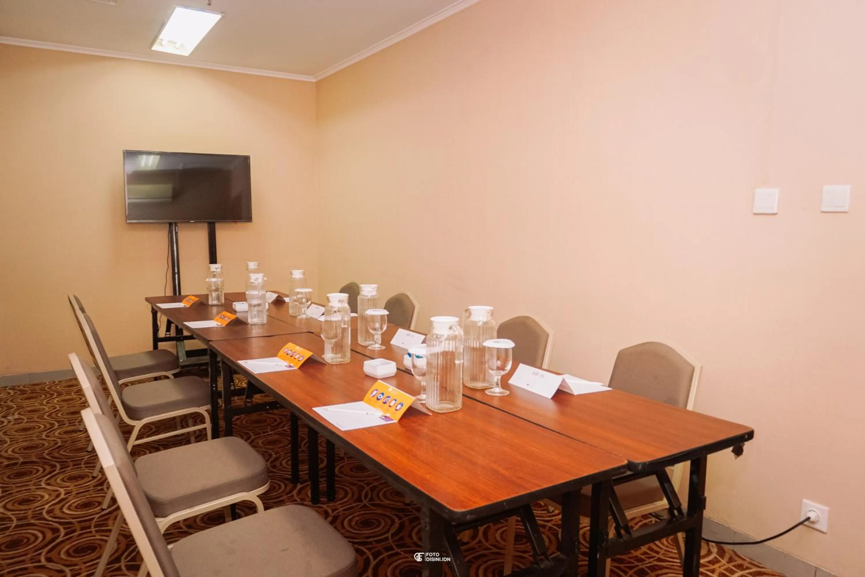 Meeting/conference room in All Sedayu Hotel Kelapa Gading