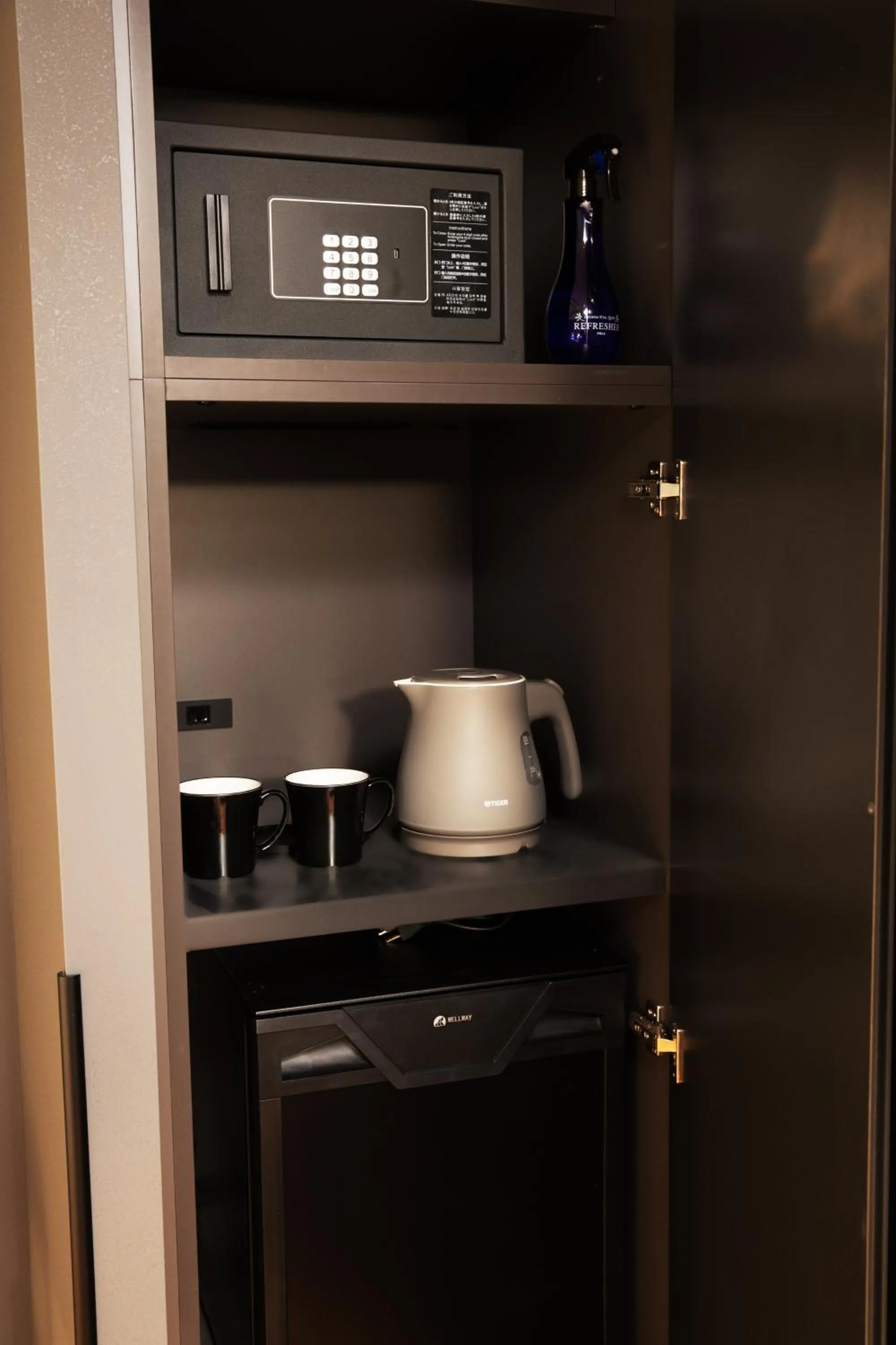 Photo of the whole room in LOF HOTEL Shimbashi