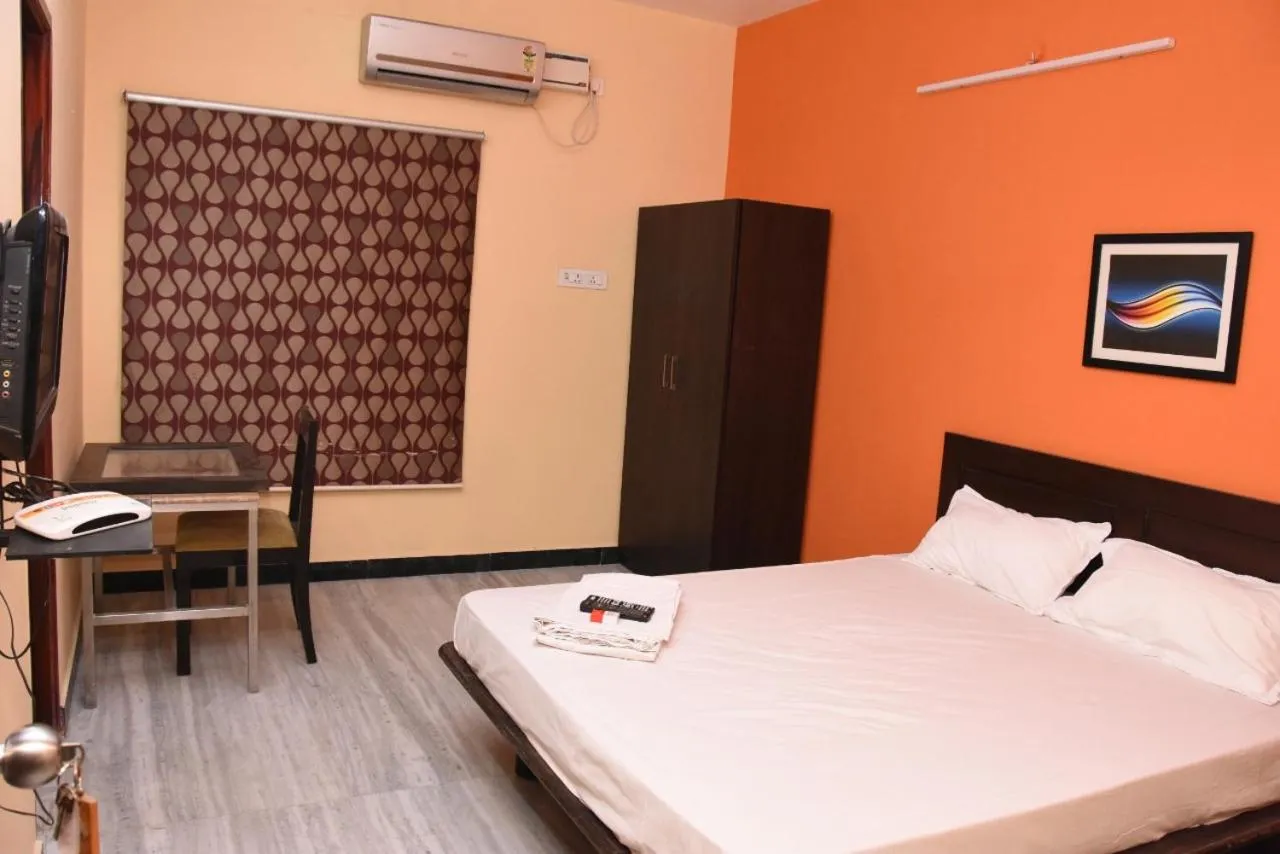 air conditioner, Bed in Aishwaryam Deshna Service Apartment Ambattur Chennai