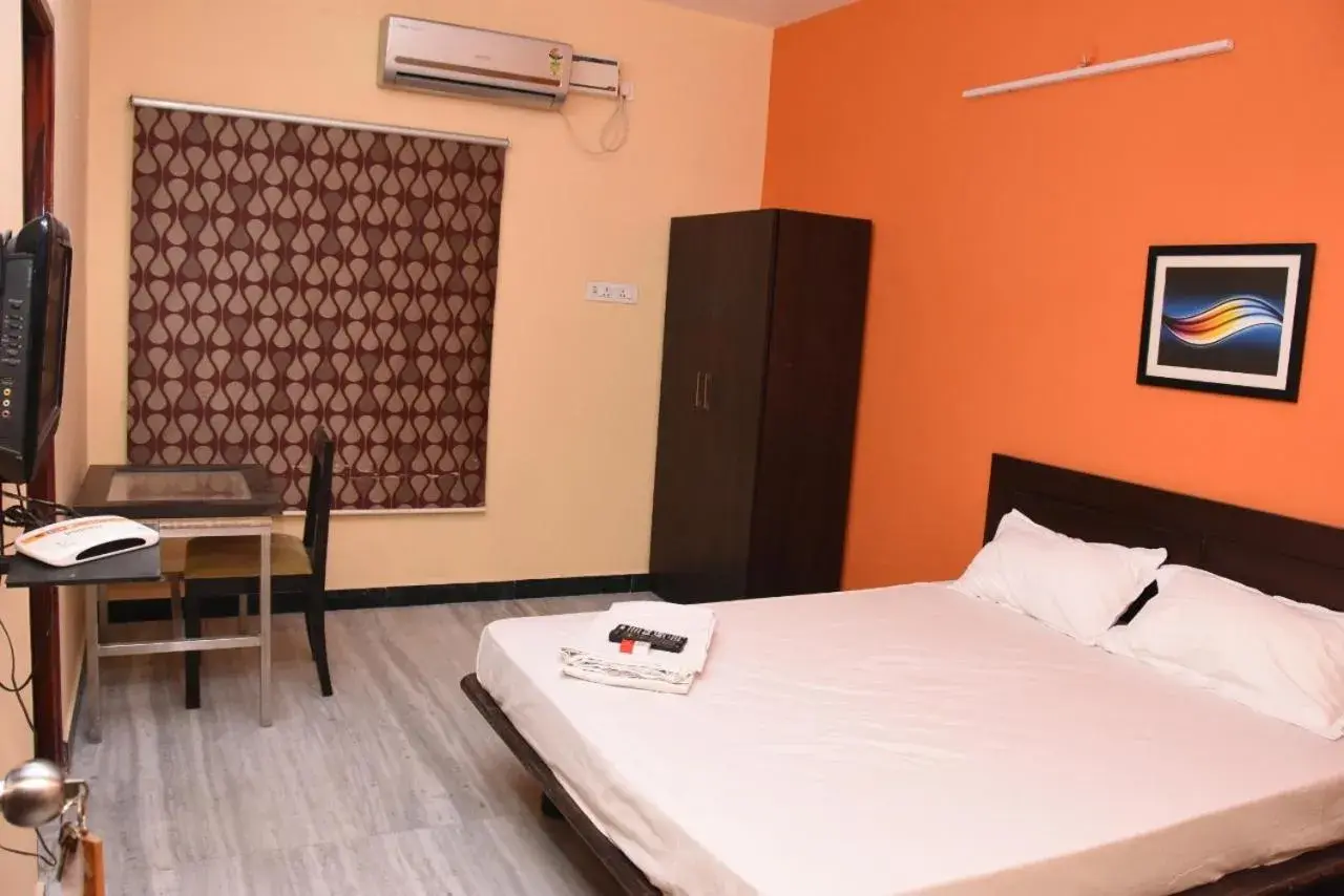 air conditioner, Bed in Aishwaryam Deshna Service Apartment Ambattur Chennai air conditioner, Bed in Aishwaryam Deshna Service Apartment Ambattur Chennai