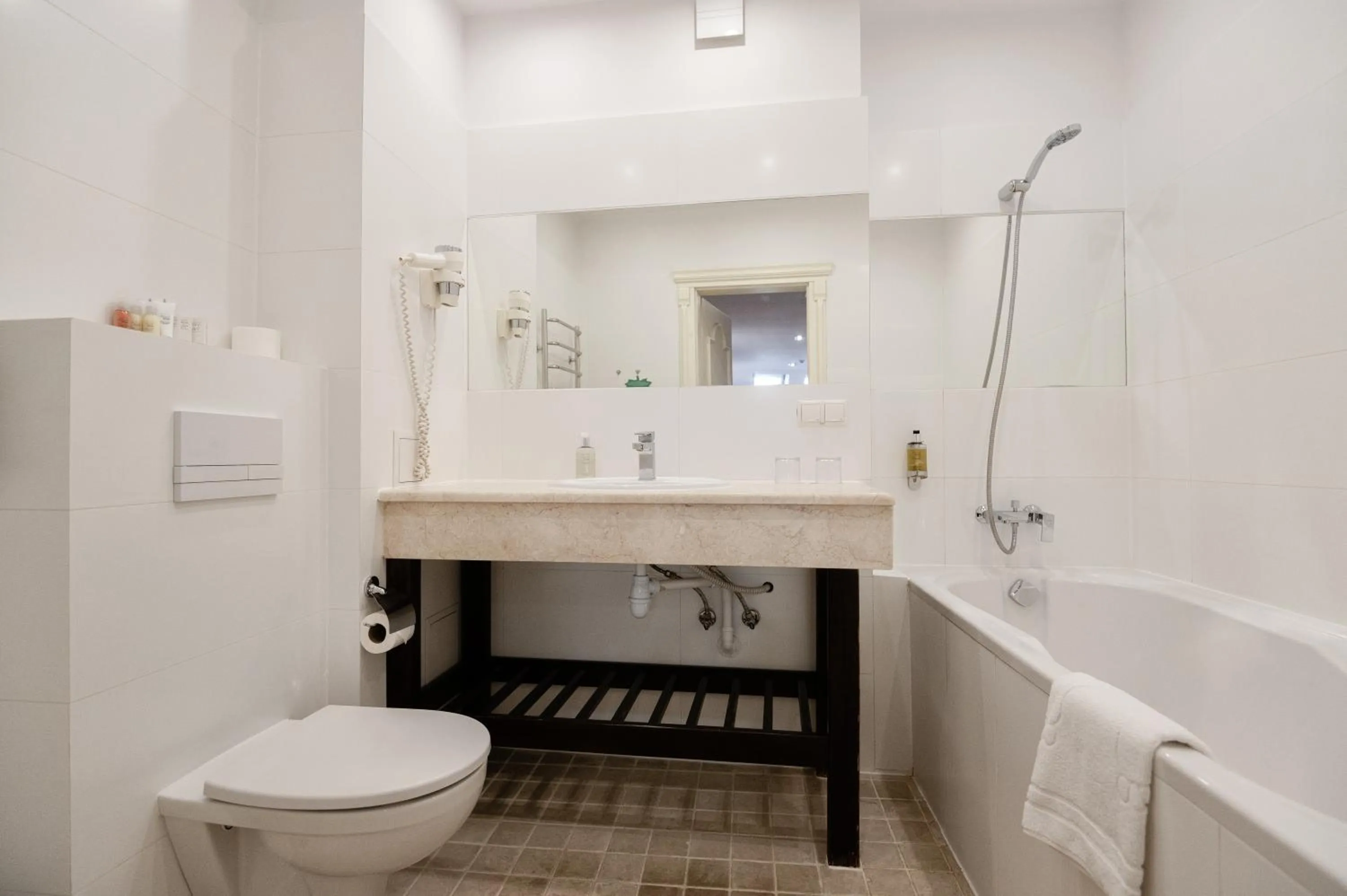 Shower in Rudolfo Hotel