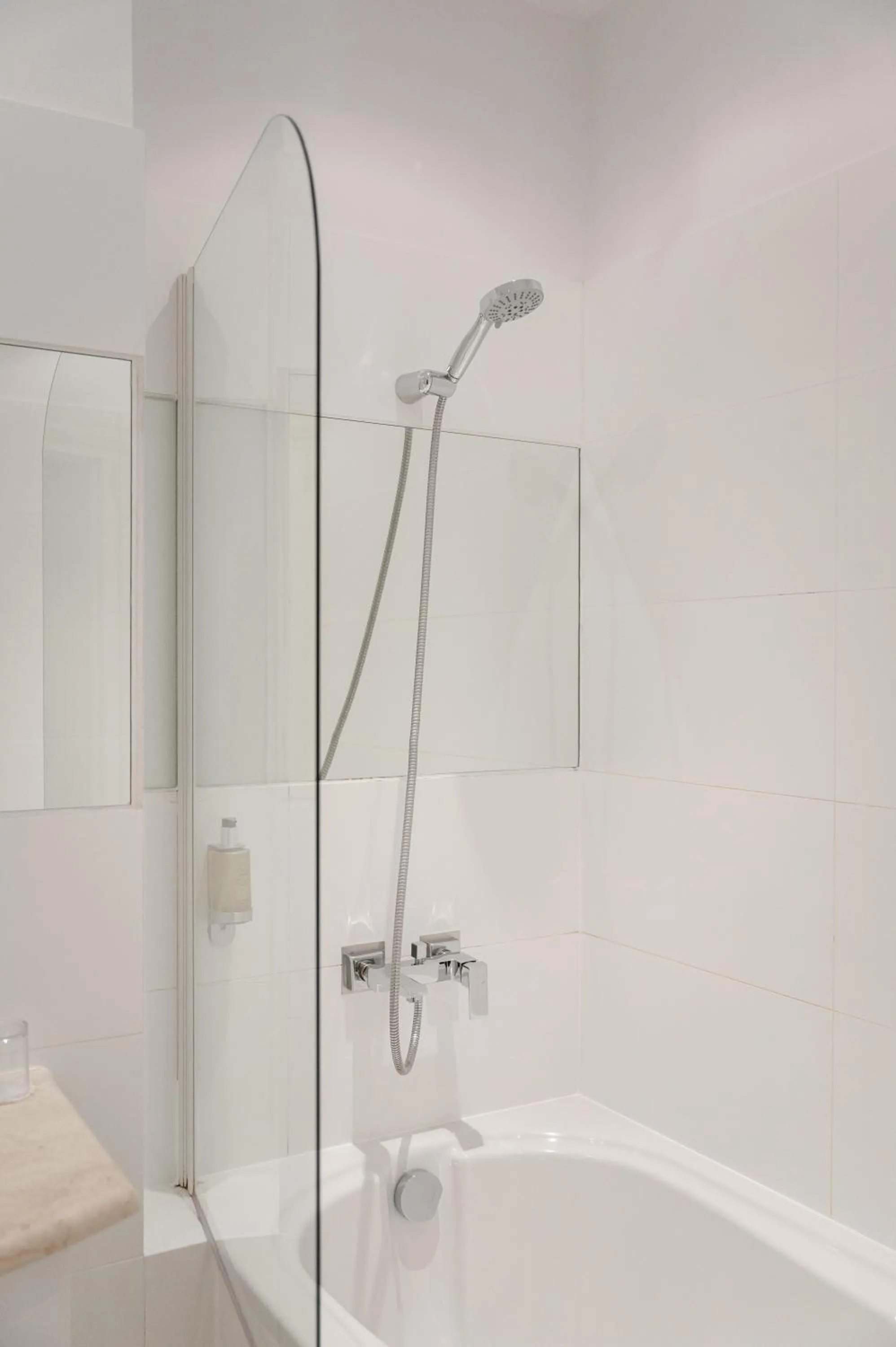 Shower in Rudolfo Hotel