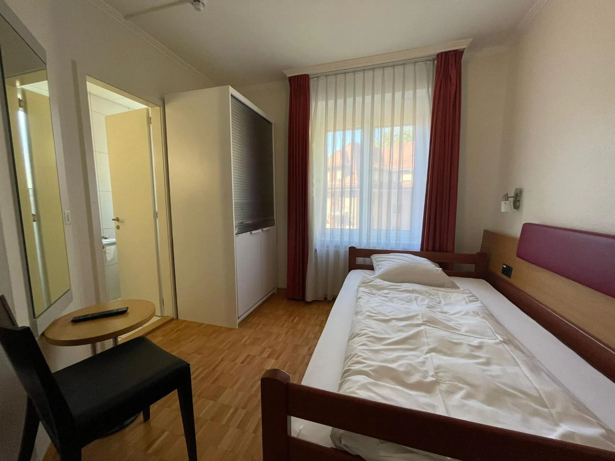 Bedroom, Bed in Swiss Star Irchel - Self Check-In