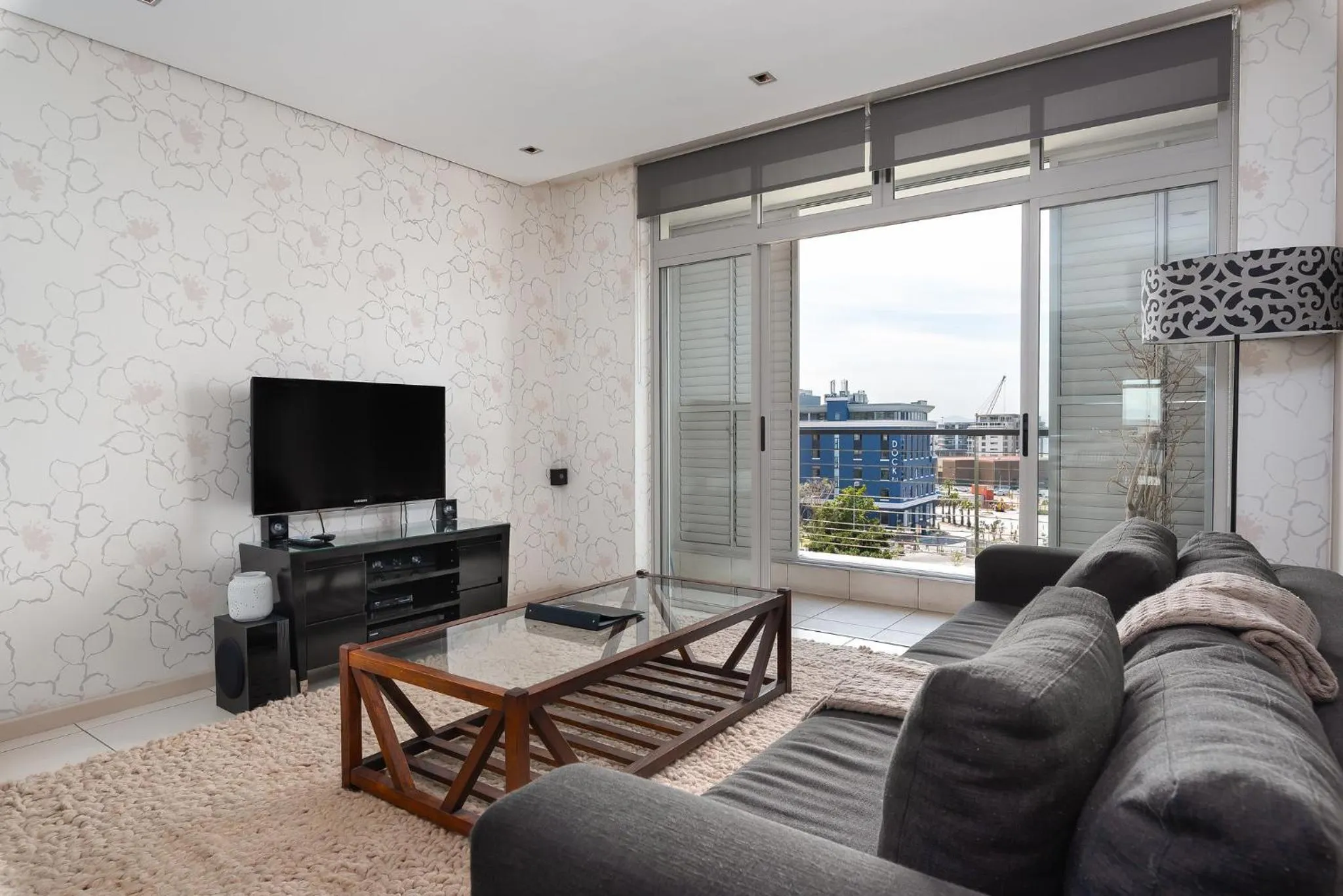 Living room, Seating Area in HarbourEdge Suites by Totalstay