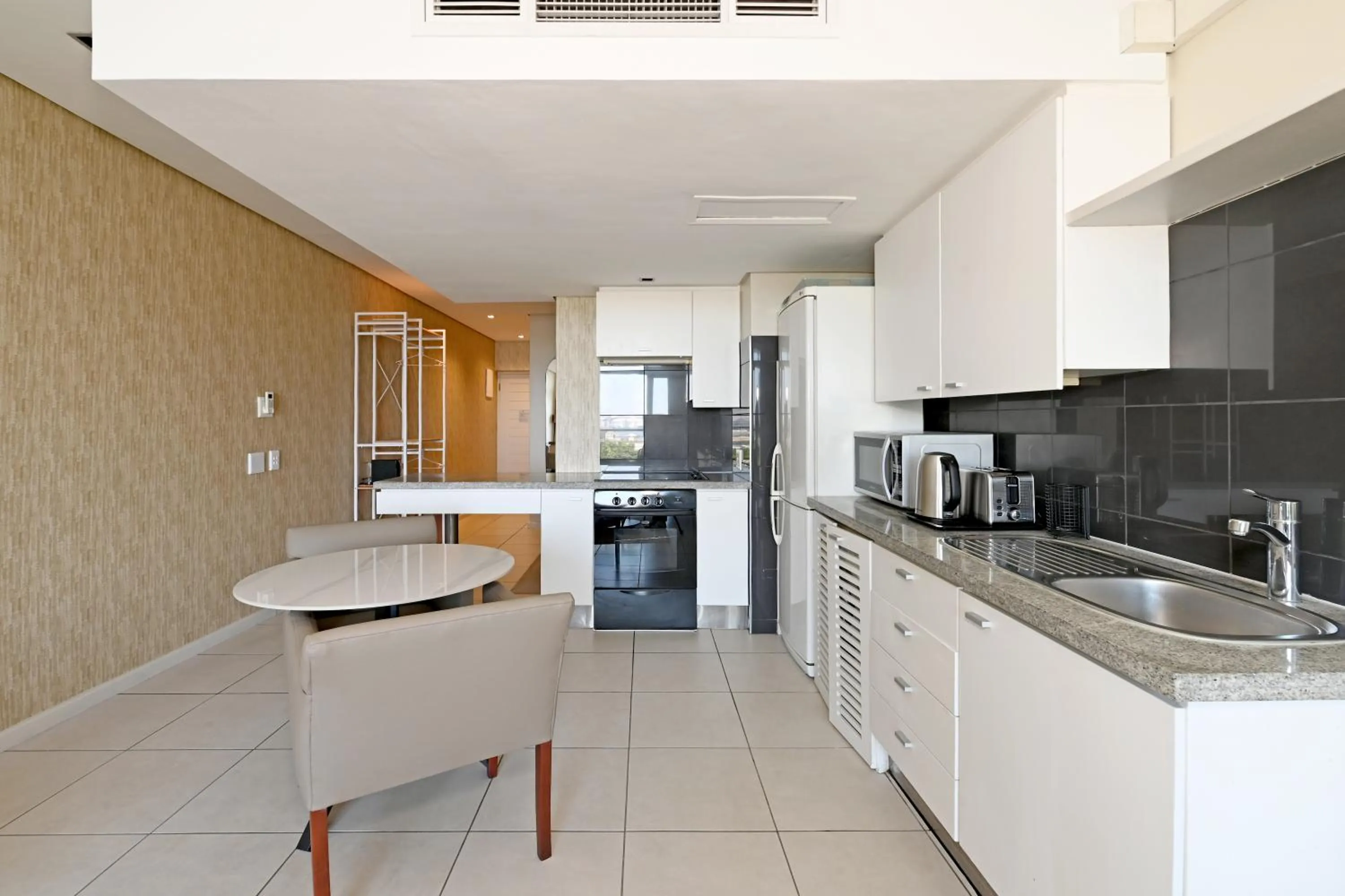 Kitchen or kitchenette in Kaya Stay