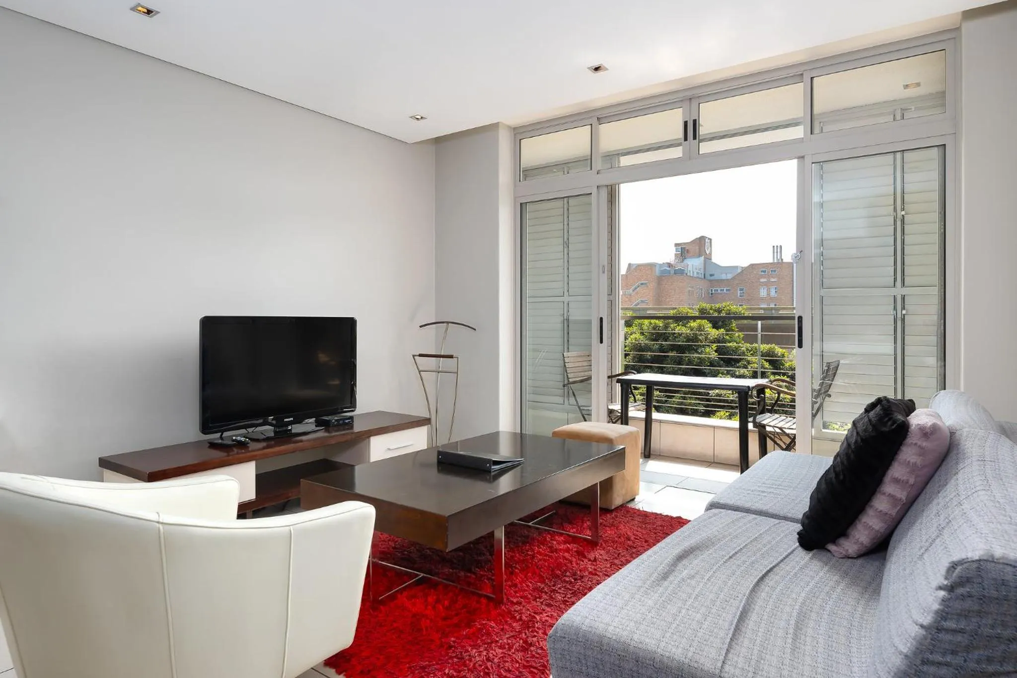 TV and multimedia, TV/Entertainment Center in HarbourEdge Suites by Totalstay