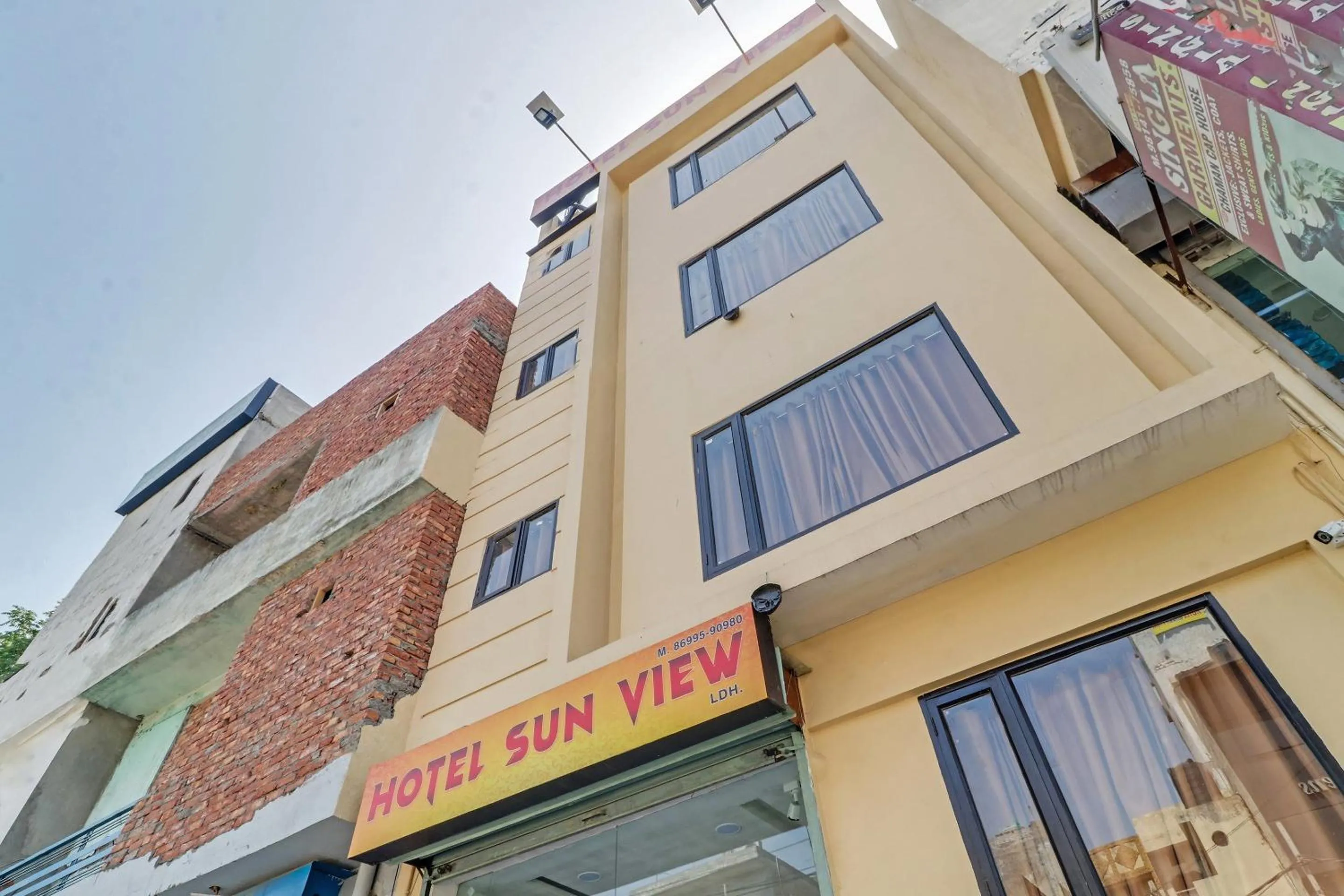 Facade/entrance in Hotel O Sun View