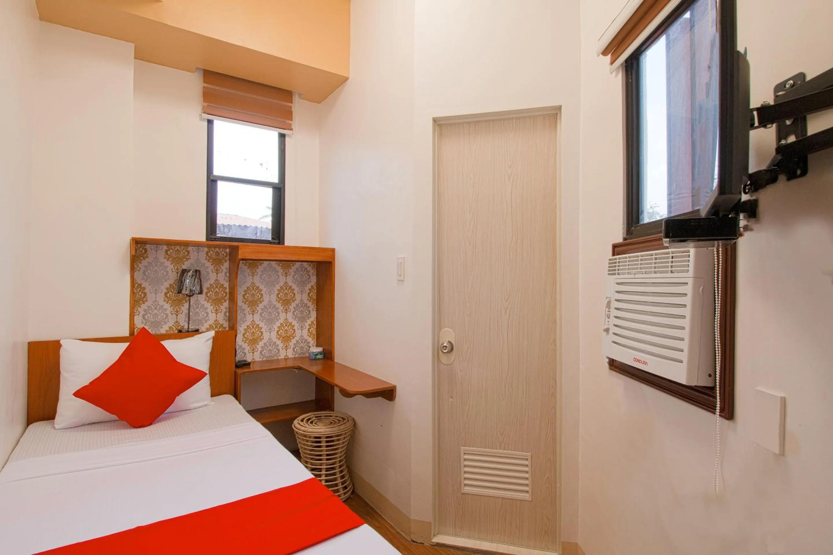 Bedroom, Bed in OYO 685 K Fortune Apartelle